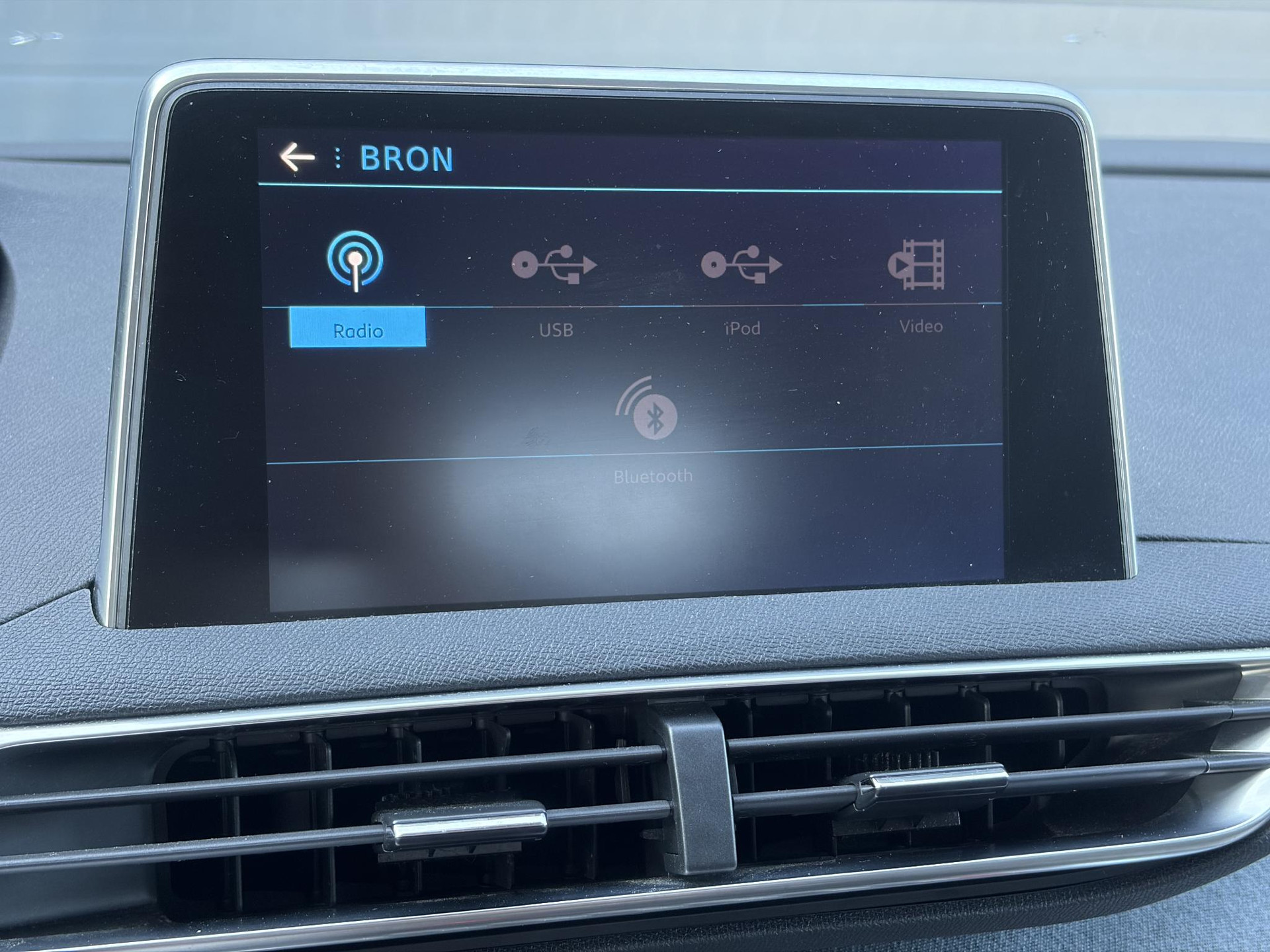 Peugeot 3008 1.2 PureTech Allure 2e Eigenaar l D-riem vv in 2023 l 360° Camera l Carplay l Dealer Onderhouden l Keyless l Stoelverwarming l Dodehoek l 6 Bak l Pdc V+A l 131pk l Bj 12-2017 l 19'' Lmv l Apk tot 12-2026