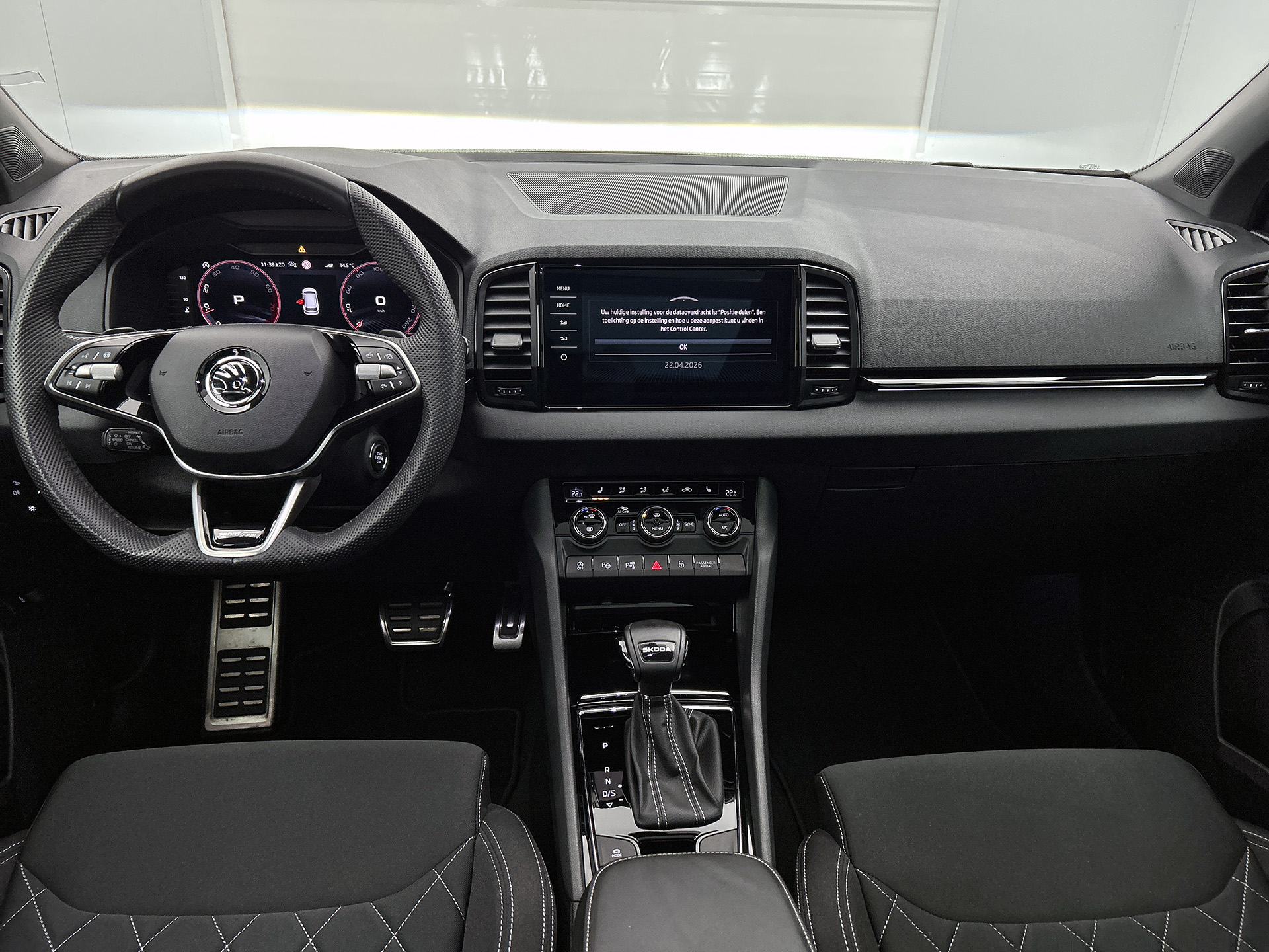 ŠKODA Karoq 1.5 TSI ACT Sportline Business | PANORAMADAK | 360 CAMERA | WINTERPACK | KEYLESS | NAVI | ELEKTR. ACHTERKLEP