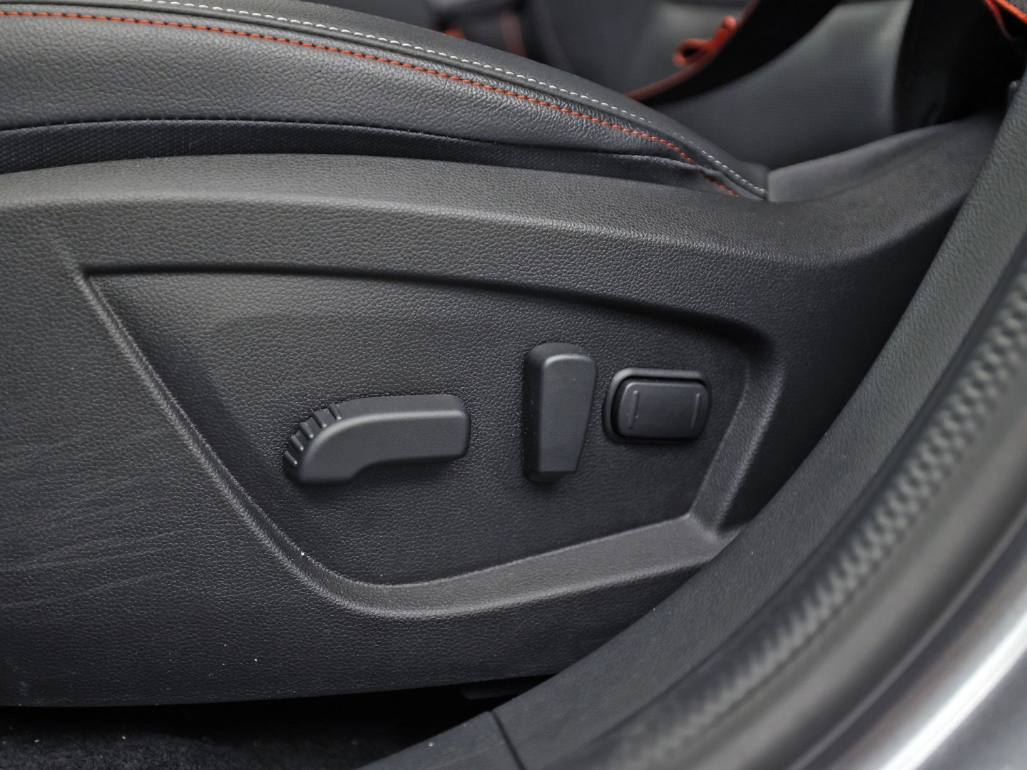 Renault Arkana 1.6 E-Tech Hybrid 145 R.S. Line 145Pk Automaat (VIRTUAL COCKPIT, APPLE CARPLAY, GROOT NAVI, STUUR/STOELVERWARMING, LEDER/ALCANTARA, CAMERA, ELEKTRISCHE SPORTSTOELEN, GETINT GLAS, ADAPTIVE CRUISE, KEYLESS, NIEUWSTAAT)