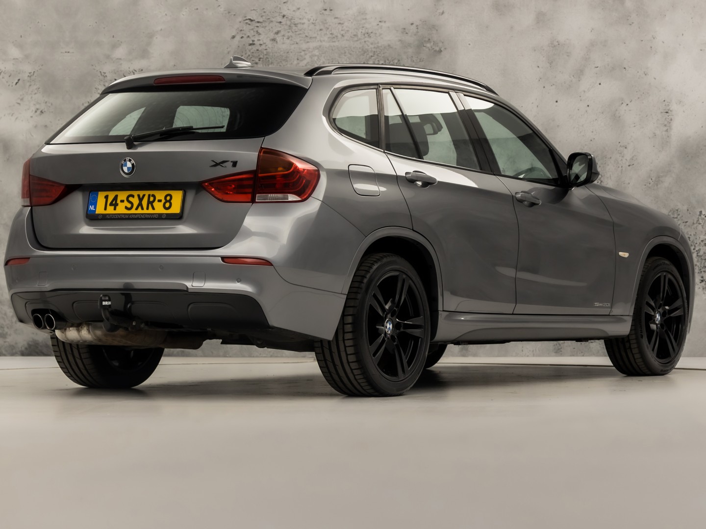 BMW X1 sDrive20i M Sport 184Pk Automaat (GROOT NAVI, CLIMATE, ALCANTARA, TREKHAAK, SPORTSTOELEN, XENON, ZWART HEMEL, PARKEERSENSOREN, NIEUWSTAAT)