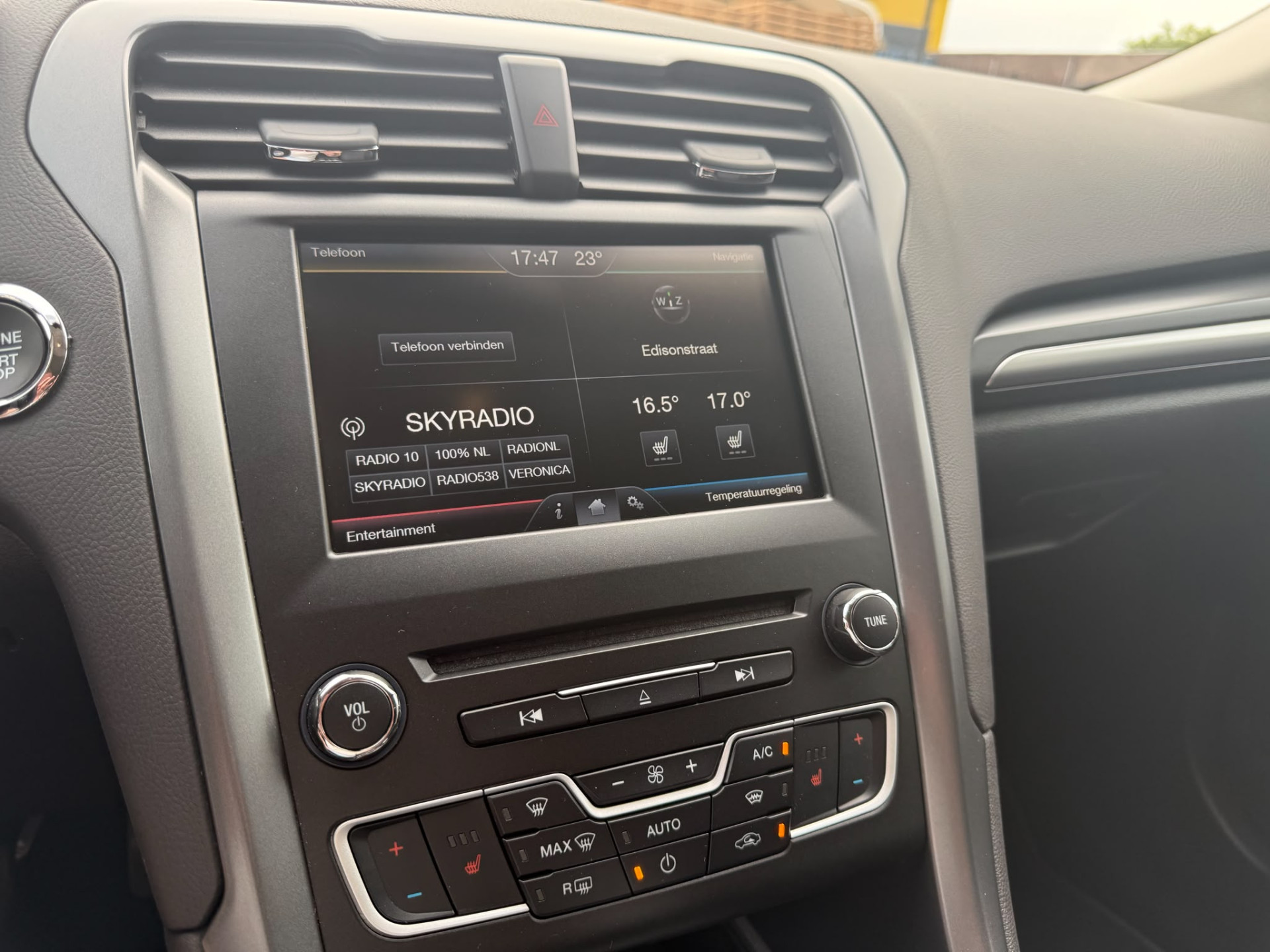 Ford Mondeo 2.0 Titanium | 3E EIGENAAR | 3/6/12MND GARANTIE | AUTOMAAT | LED | DODEHOEK | ACC | NAVI | TREKHAAK |SFEERVERL. | LMV |