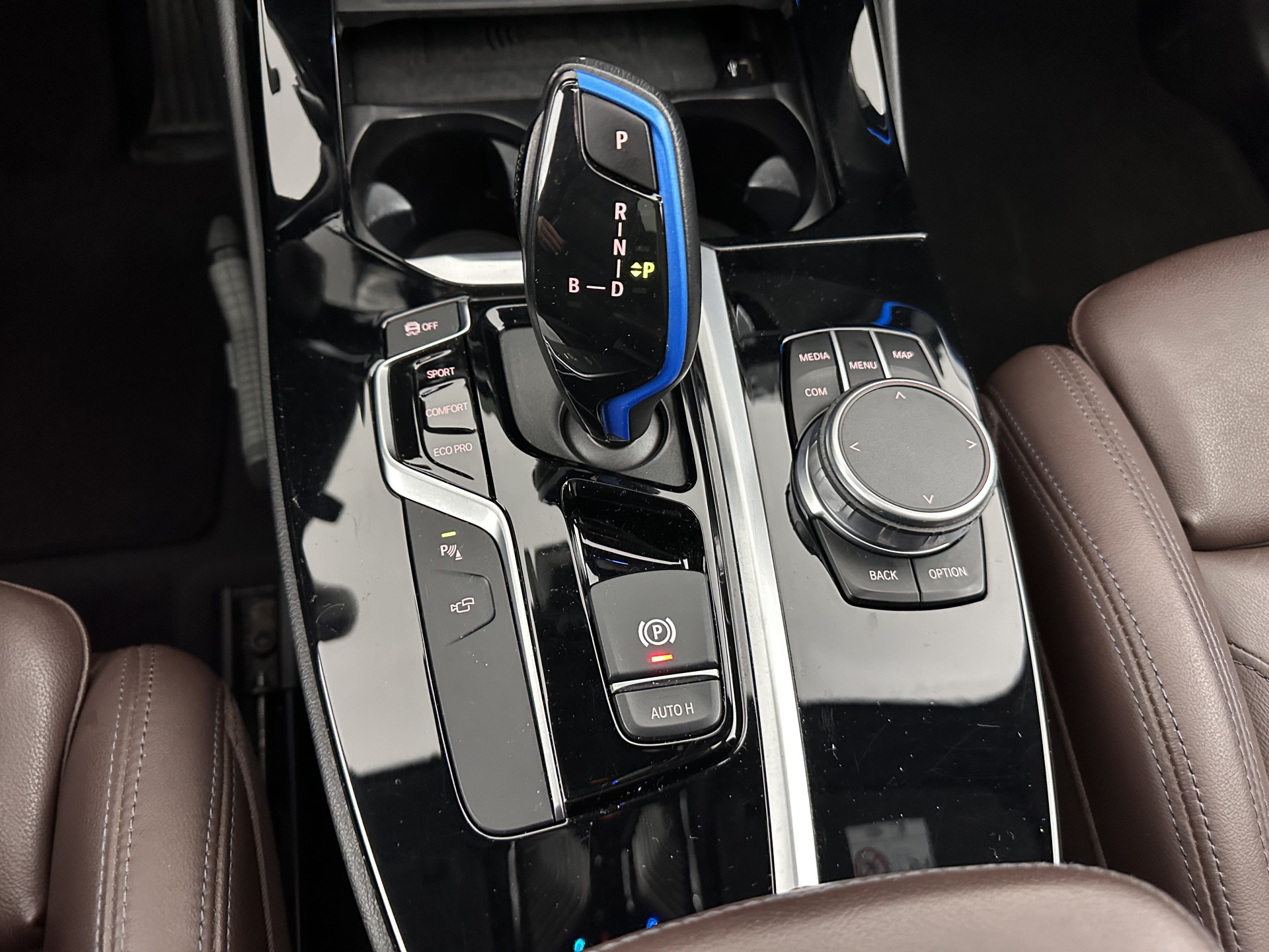 BMW iX3 High Executive 80 kWh [ 3-Fase-11kW ] {SOH-99%} (INCL-BTW) Aut. *HEATPUMP | PANO | LEATHER | HARMAN/KARDON | FULL-LED | BLINDSPOT | MEMORY-PACK | DIGI-COCKPIT | HEATED-SPORTSEATS | KEYLESS | TOPVIEW | DAB+ | NAVI-FULLMAP | HEAD-UP | ...