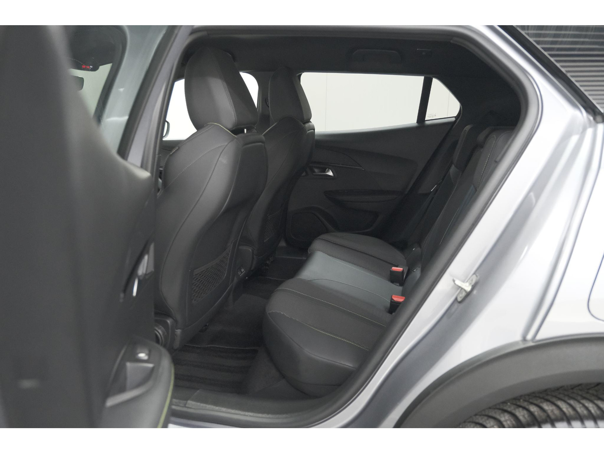 Peugeot 2008 PureTech 130 EAT8 GT | 360 Camera | Adaptieve Cruise Control | Dodehoekdetectie | Navigatie