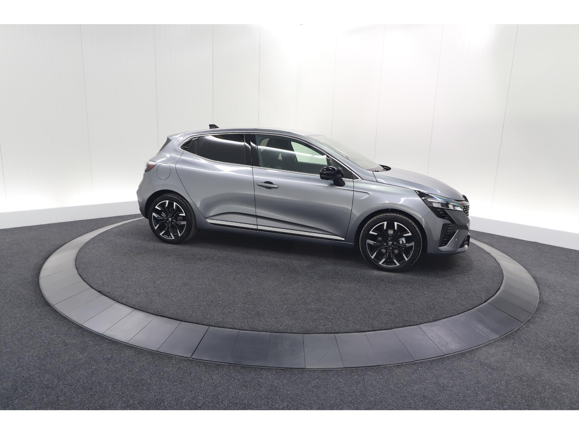 Renault Clio 1.6 E-Tech Full Hybrid 145 Techno | 360 Camera | Bose Audio | Stoelverwarming | 9.3 Inch Groot Scherm