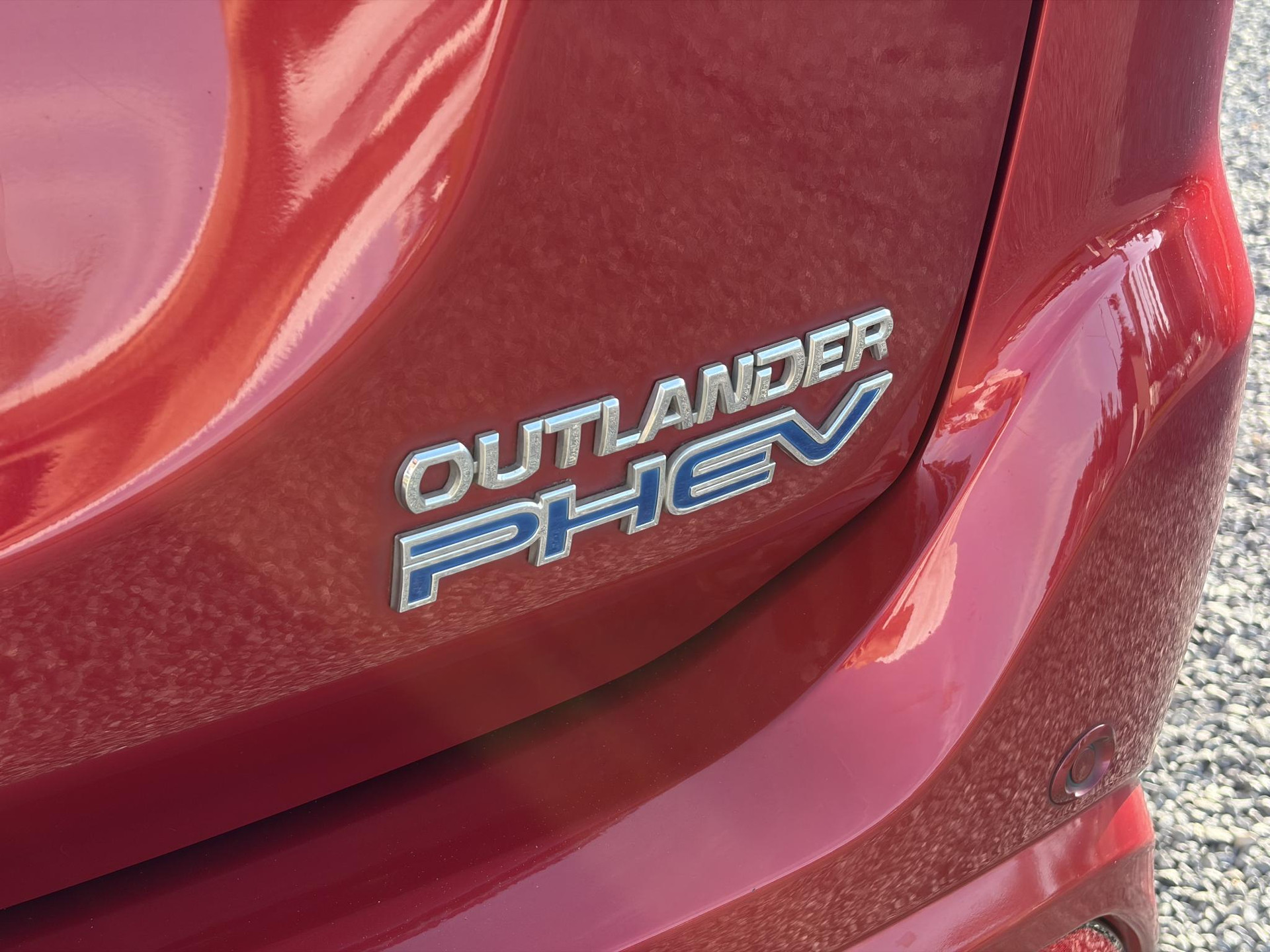 Mitsubishi Outlander 2.4 PHEV Intense ✓1e Eigenaar✓Trakhaak✓SOH 67%✓Carplay✓Camera✓Alcantara-Leder✓Stoelverw-Stoelverkoeling✓Clima✓Cruise✓Pdc V+A✓Keyless✓Net beurt gehad✓18" Lmv✓N.A.P✓Apk tot 10-2027
