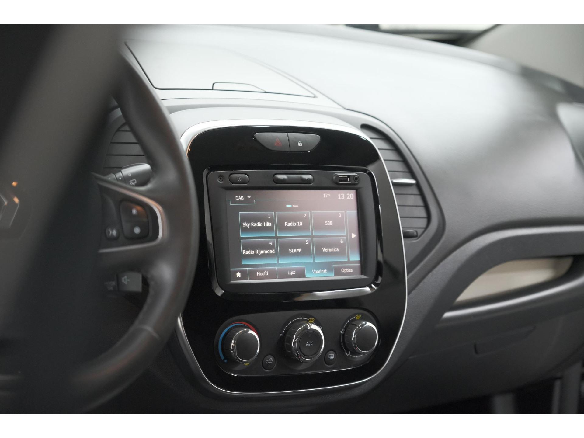 Renault Captur TCe 90 Limited | Trekhaak | Navigatie | Parkeersensoren