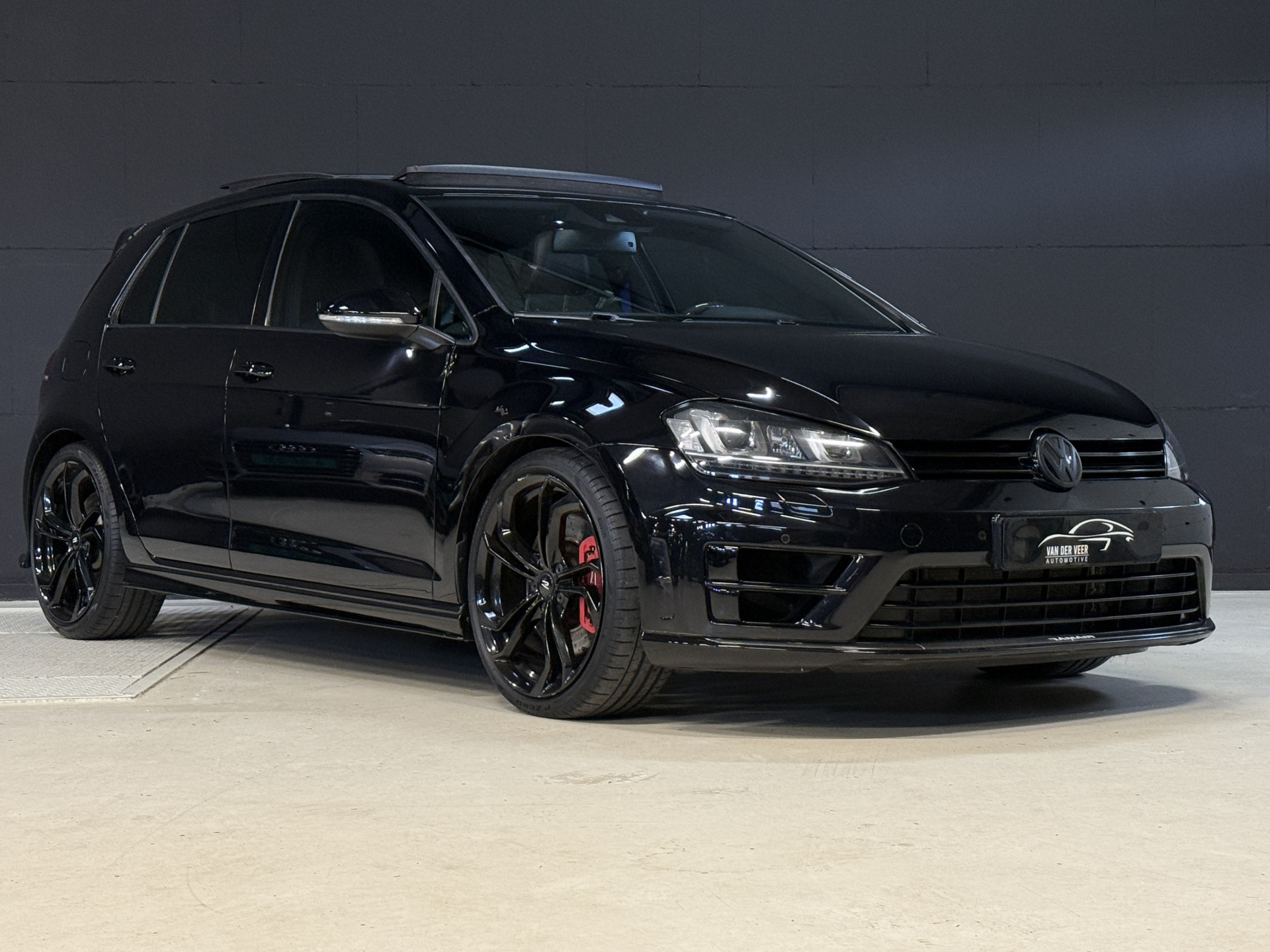 Volkswagen Golf 2.0 TSI R 4Motion | Camera | Panoramadak | 300PK | Stoelverwarming | Leder