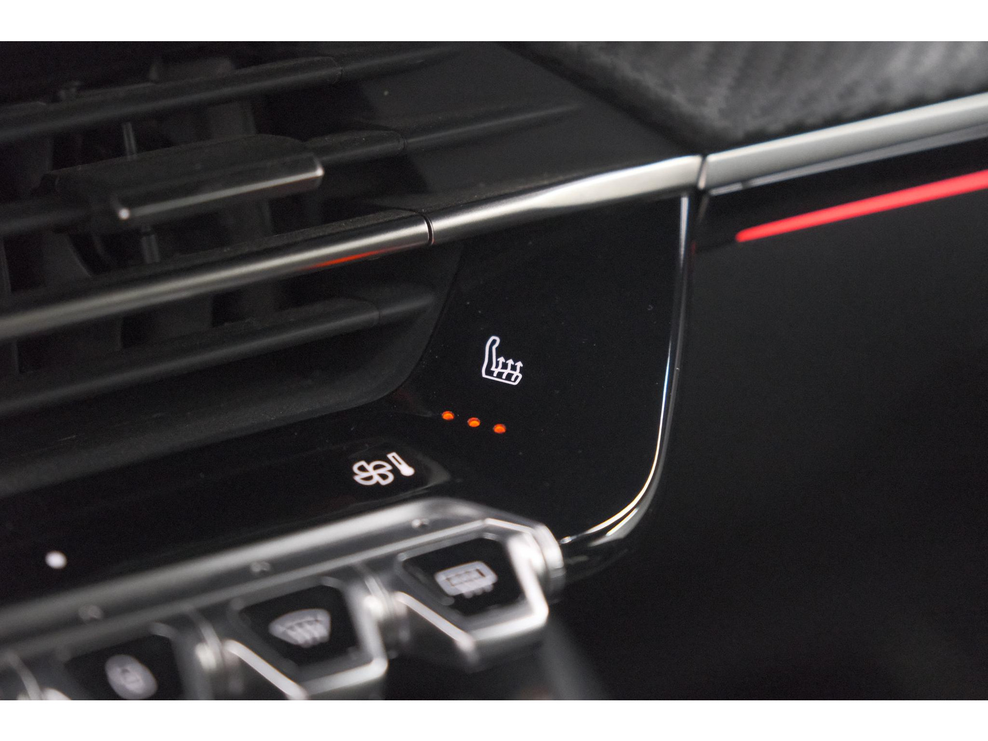 Peugeot 208 1.2 Hybrid 145 e-DCS6 GT | Alcantara Pakket | Camera | Apple Carplay | Stoelverwarming