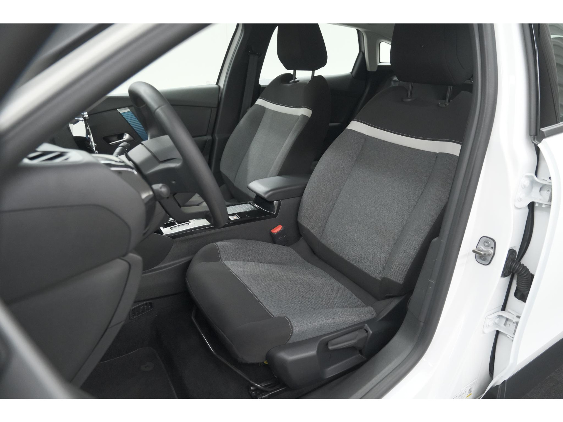 Citroen Ë-C4 Live 50 kWh | 11 KW lader | 93,1% SOH | Apple Carplay | Parkeersensoren | LED