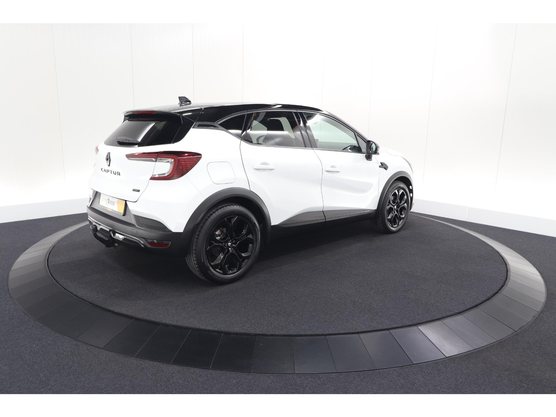 Renault Captur 1.6 E-Tech hybrid 145 SL Rive Gauche | Trekhaak | Camera | Apple Carplay | 9.3 Inch Grootscherm