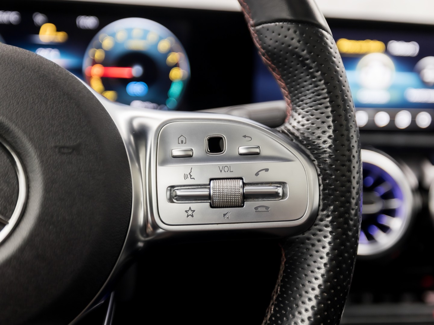 Mercedes-Benz A-Klasse 250 e AMG Sport 218Pk Automaat (PANORAMADAK, GROOT NAVI, SFEERVERLICHTING, CAMERA, GETINT GLAS, SPORTSTOELEN, LEDER/ALCANTARA, STOELVERWARMING, NIEUWSTAAT)