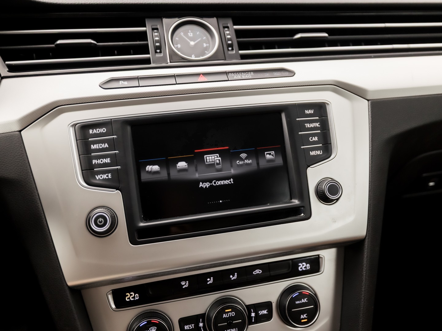 Volkswagen Passat Variant 1.4 TSI Sport (NAVIGATIE, CLIMATE, BRUIN LEDER, KEYLESS, PARKEERSENSOREN, SPORTSTOELEN, CRUISE, NIEUWE APK, NIEUWSTAAT)