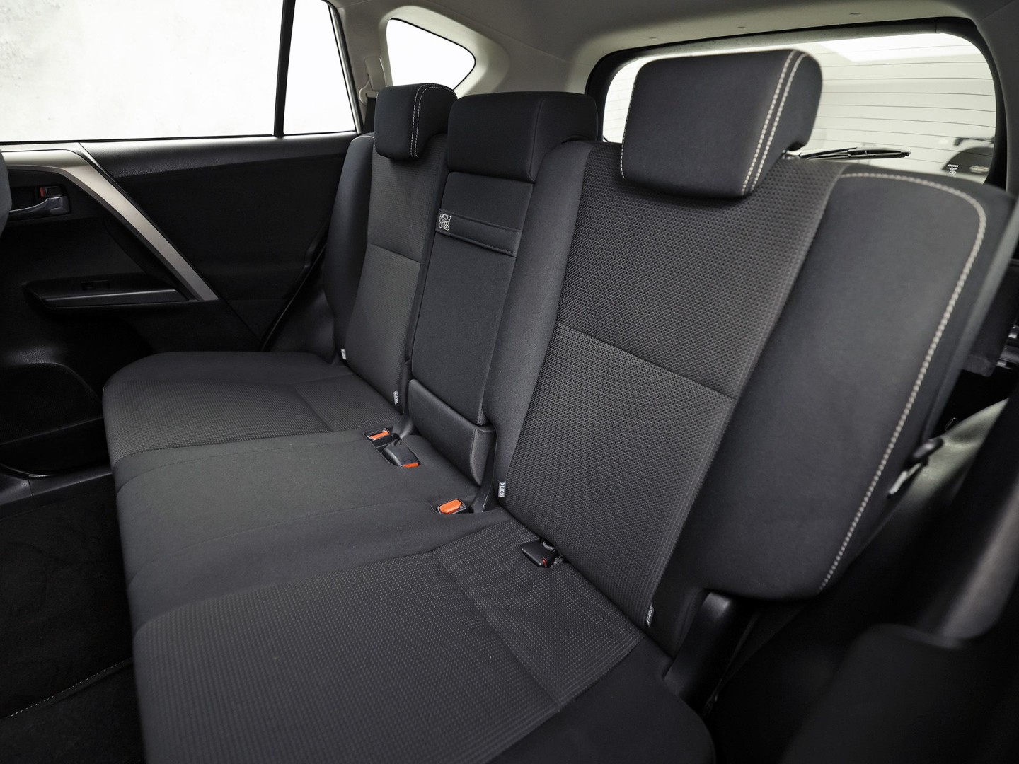 Toyota RAV4 2.5 Hybrid Executive Sport 197Pk Automaat (CAMERA, KEYLESS, GETINT GLAS, SPORTSTOELEN, ELEK PAKKET, NIEUWE APK, NIEUWSTAAT)