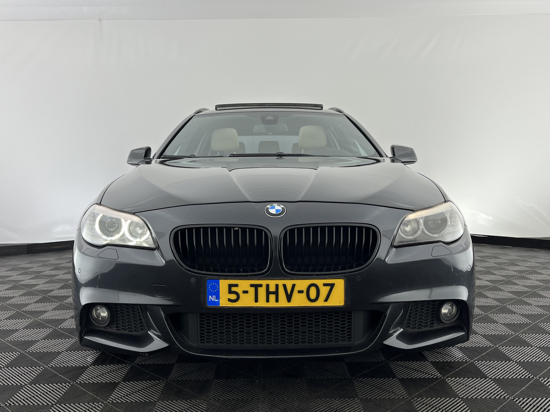 BMW 5-serie Touring 520d M-Sportpack High Executive Aut. *PANO | LEATHER | XENON | HEATED-SPORTSEATS | HIFI-SOUND | NAVI-FULLMAP | PRIVACYGLASS | SHIFTPADDLES | HEAD-UP | 18''ALU*