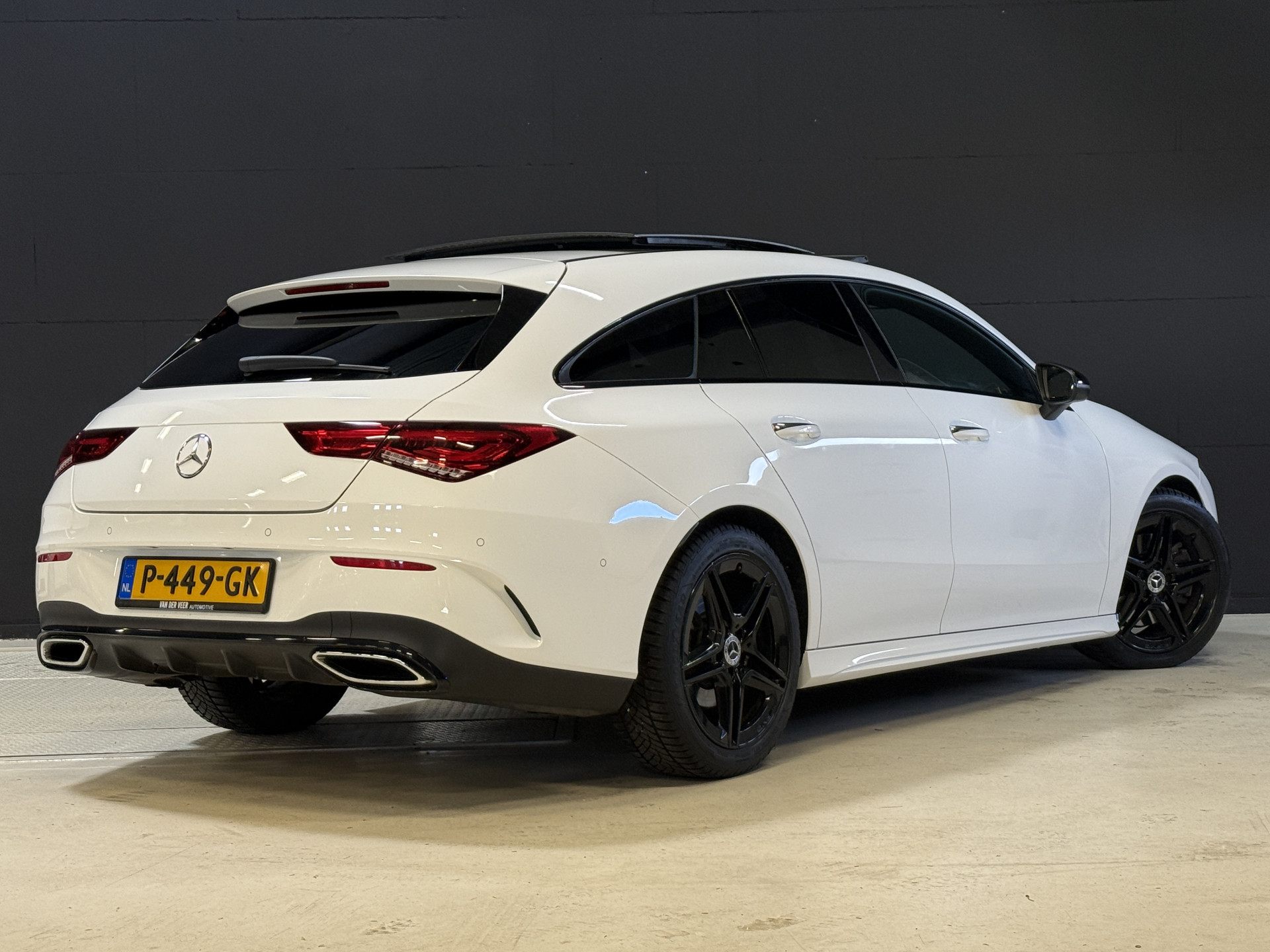 Mercedes-Benz CLA-klasse Shooting Brake 200 Business Solution AMG | Panoramadak | Sfeerverlichting | Multibeam