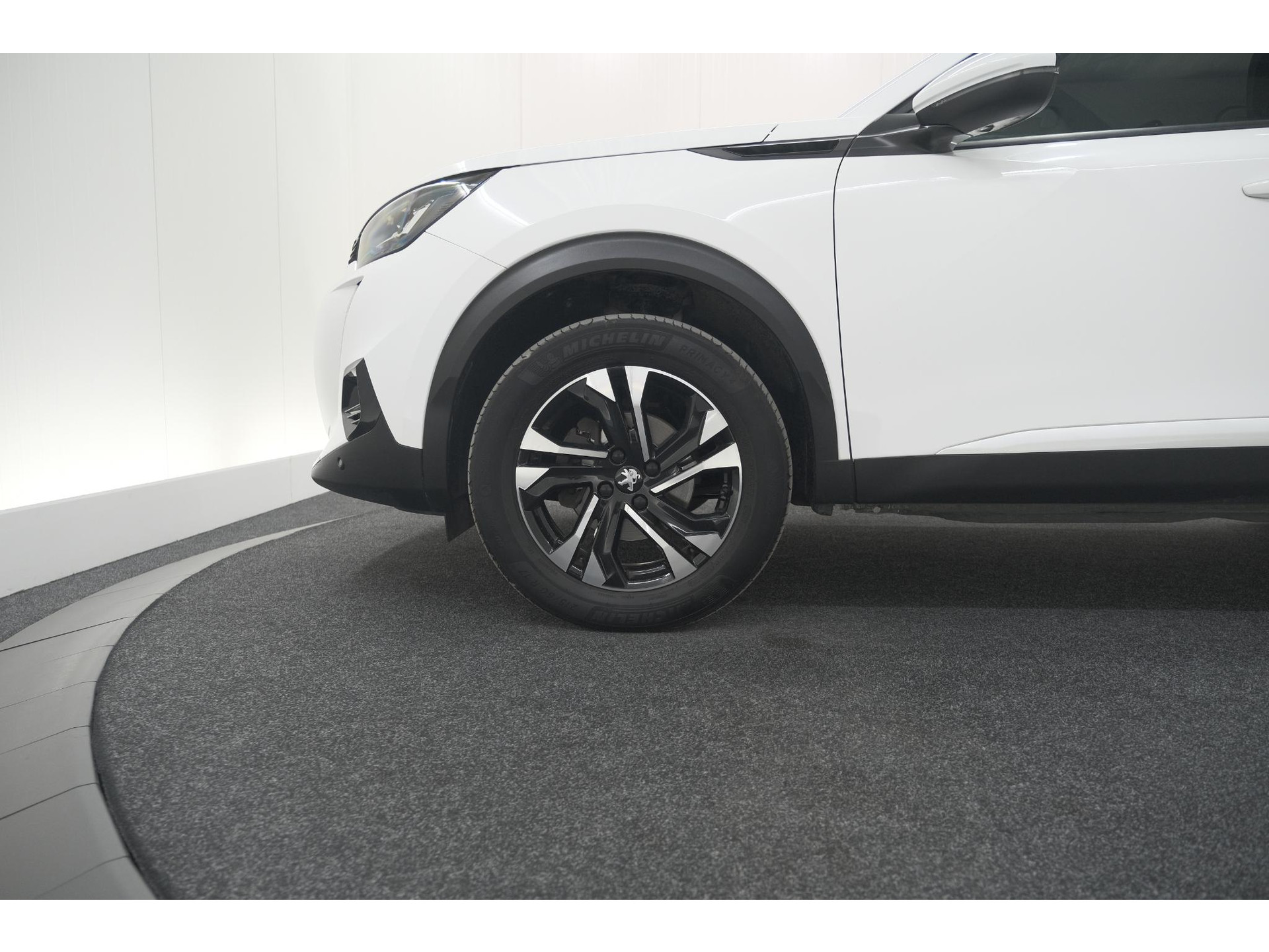 Peugeot 2008 PureTech 130 Allure | Trekhaak | Camera | Navigatie | Parkeersensoren