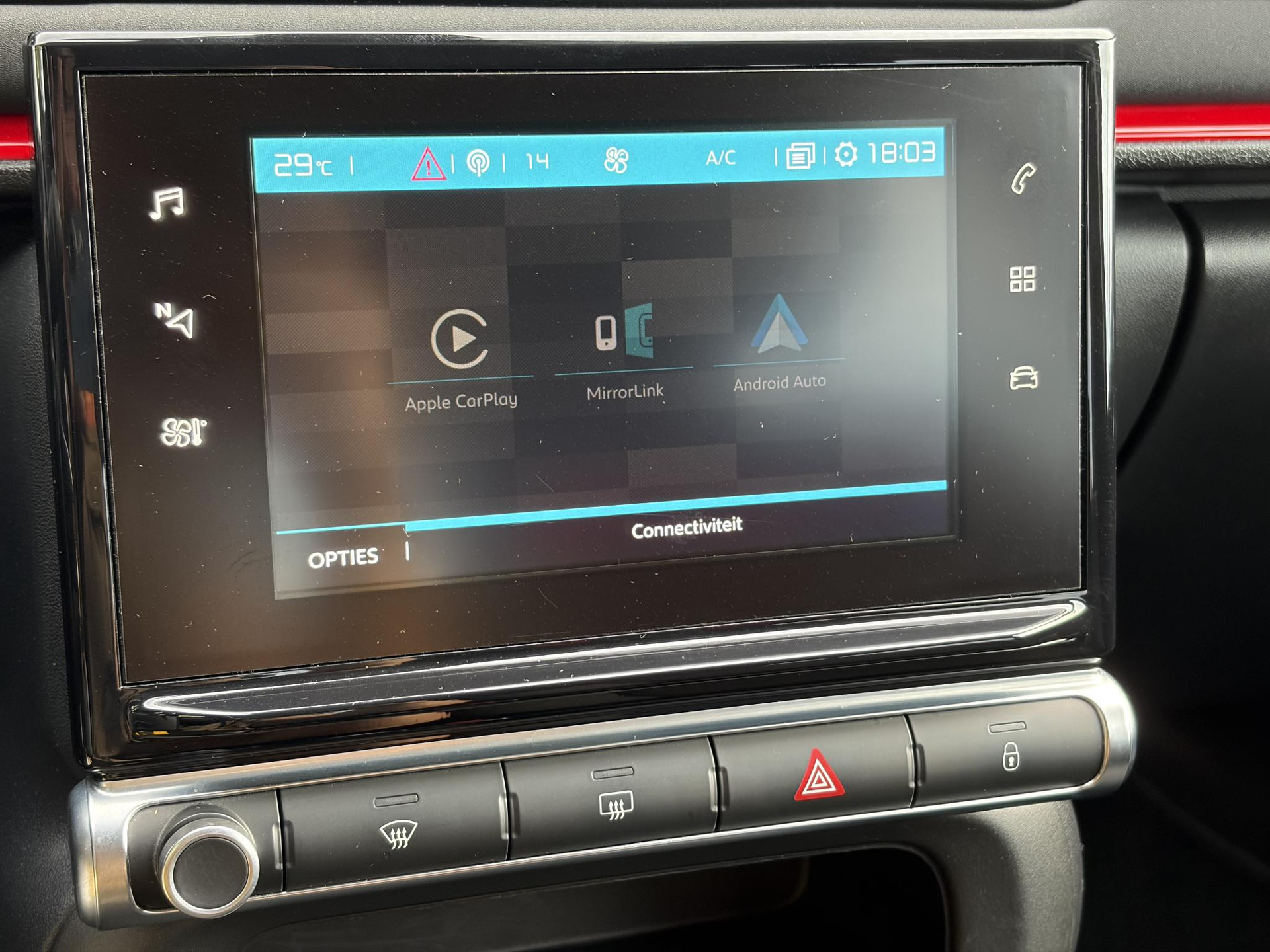 Citroen C3 1.2 PureTech Shine ✓2e Eigenaar✓Camera✓Carplay✓Navi✓Trekhaak✓Pdc✓Clima✓Cruise✓17''Lm velgen✓Rijstrooksensor✓N.A.P✓Apk tot 04-2027