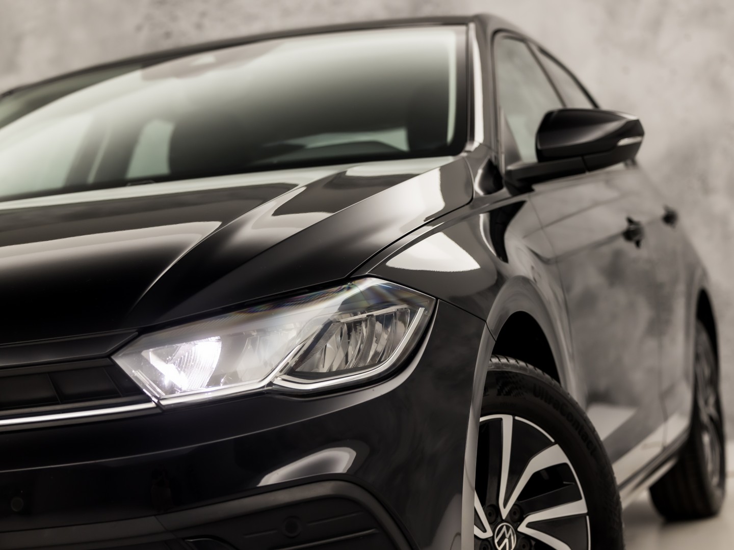 Volkswagen Polo 1.0 TSI Sport (VIRTUAL COCKPIT, 1e EIGENAAR, APPLE CARPLAY, GROOT NAVI, CLIMATE, STOELVERWARMING, SPORTSTOELEN, GETINT GLAS, LM VELGEN, CRUISE, PARKEERSENSOREN, NIEUWSTAAT)