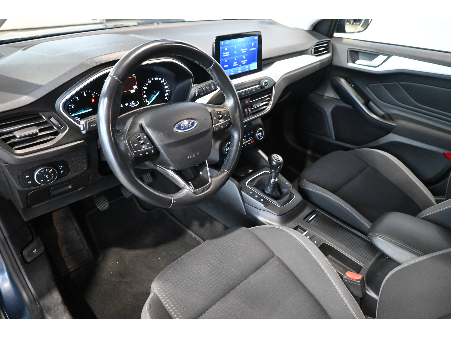 Ford Focus 1.0 EcoBoost Edition Business Lane Assist Adaptieve Cruise Trekhaak Apple Carplay Clima Stoel/Stuur verwarming Inruil Mogelijk!