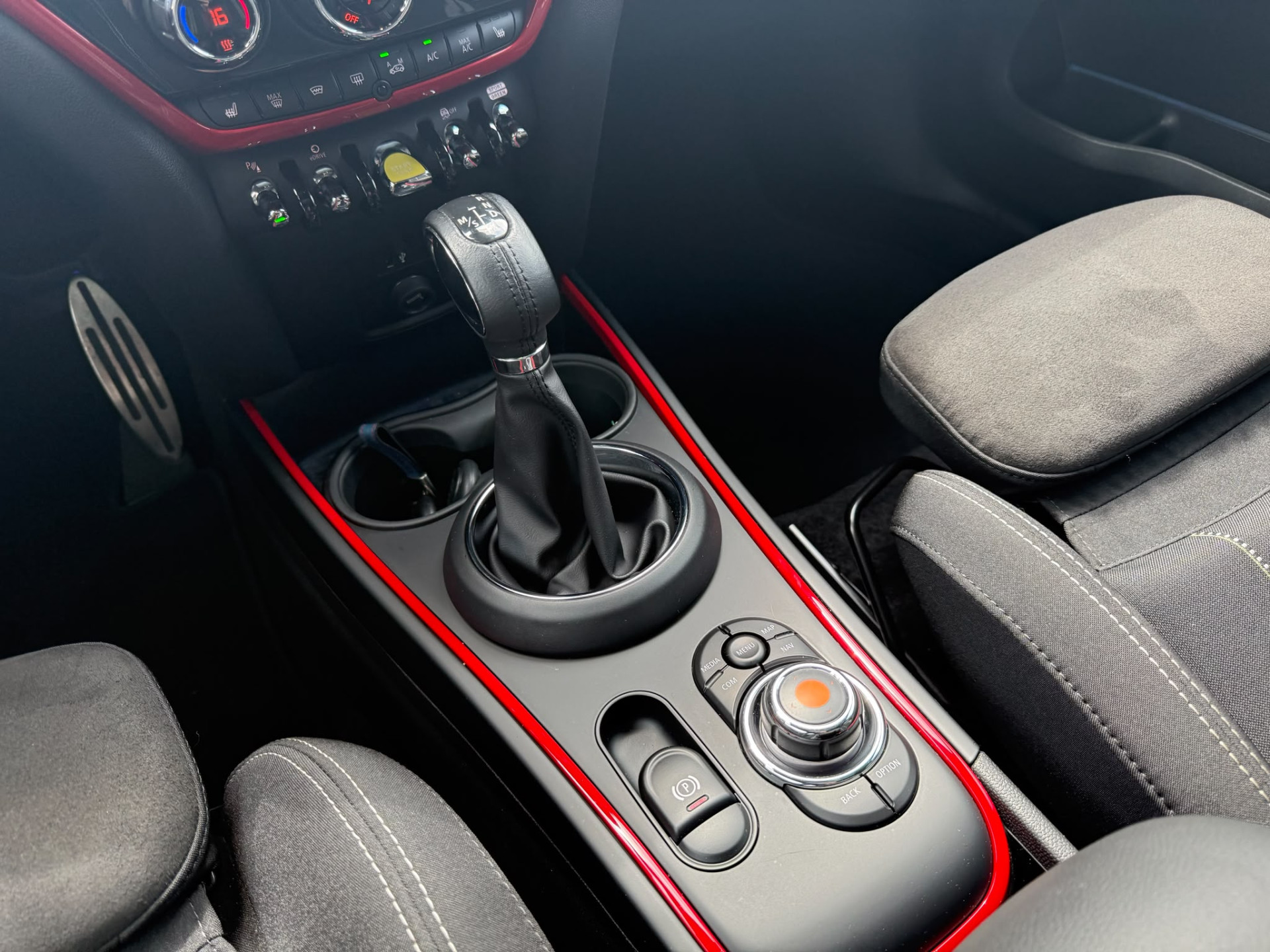 MINI Countryman 1.5 Cooper S E ALL4 | 2E EIGENAAR | 3/6/12MND GARANTIE | PANO | LED | AUTOMAAT | CARPLAY | DAB | NAVI | SFEER | CRUISE