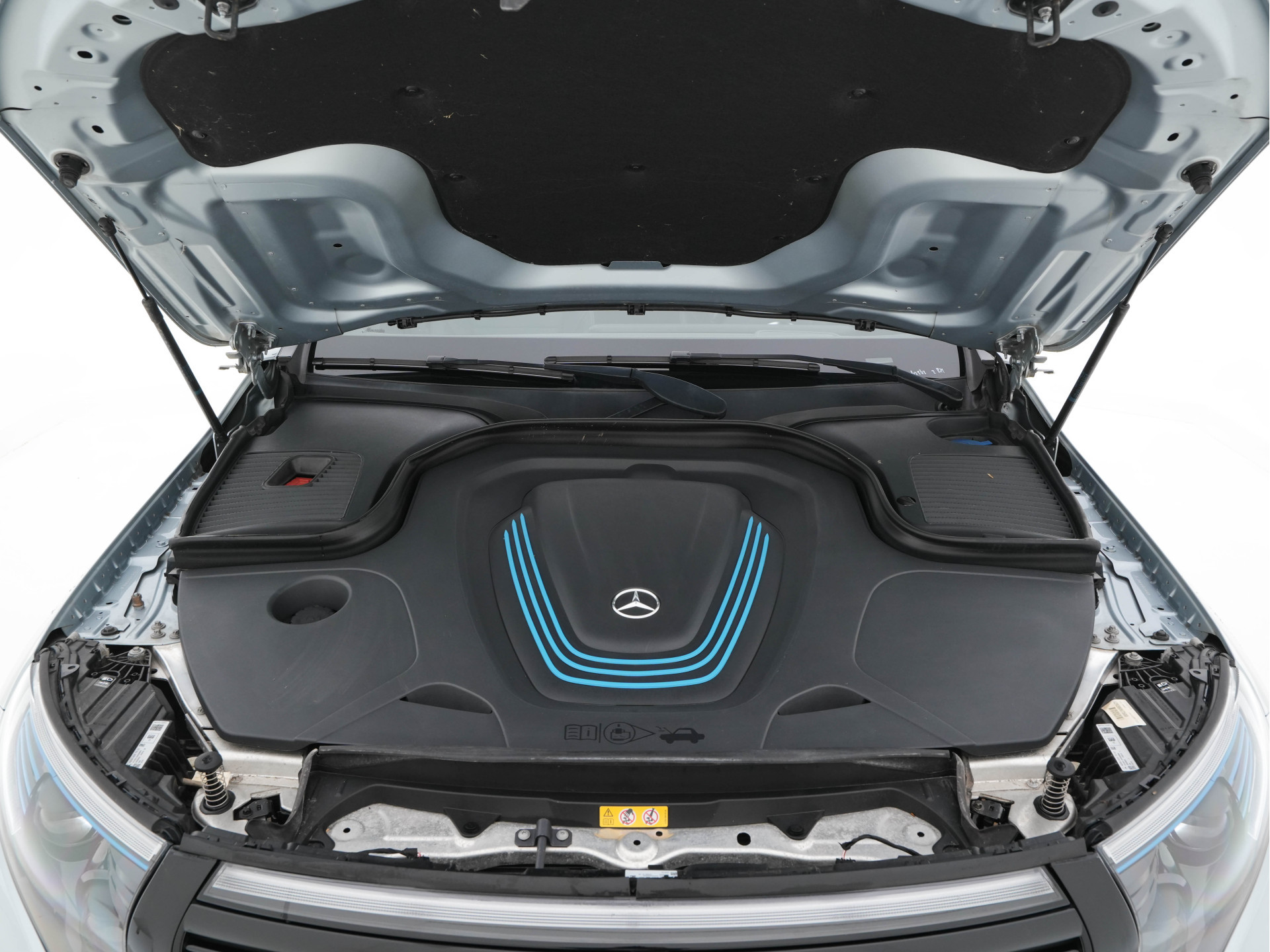 Mercedes-Benz EQC 400 4MATIC AMG-Pack Premium Plus 80 kWh (3-Fase) {SOH-94%} (INCL-BTW) *PANO | WIDESCREEN | HEAD-UP | DISTRONIC | MULTI-BEAM | BURMESTER-AUDIO | MEMORY-PACK | TOP-VIEW | KEYLESS | LEATHER | SPORT-SEATS | DAB+ | AMBIENT-LIGHT | 20''