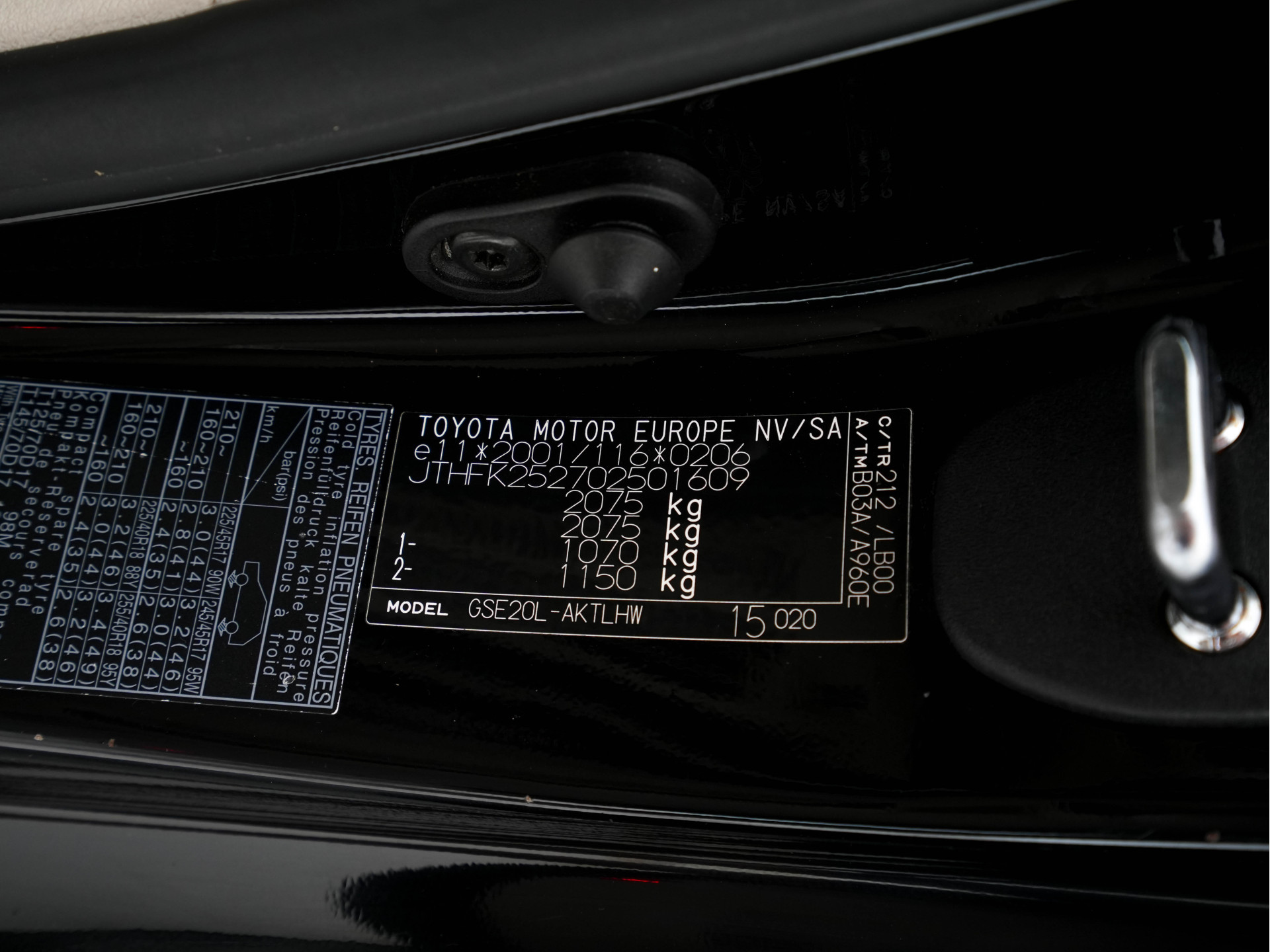 Lexus IS Cabriolet 250C Luxury Aut. * LEATHER | NAVI-FULLMAP | KEYLESS | PDC | SHIFT-PADDLES | CRUISE | ECC | HEATED-SEATS | CAMERA | AIRSCARF | 18''ALU *