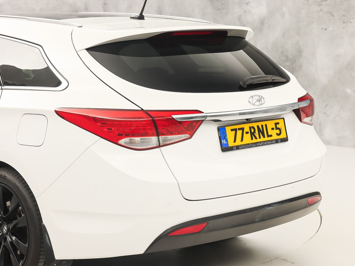 Hyundai i40 Wagon 2.0 GDI i-Catcher 177Pk Automaat (PANORAMADAK, NAVIGATIE, CAMERA, GETINT GLAS, STOELVERWARMING, ELEK SPORTSTOELEN, CRUISE, XENON, NIEUWSTAAT)