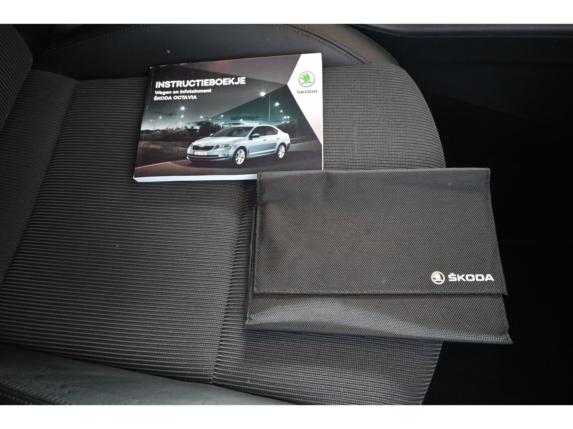 ŠKODA Octavia Combi 1.0 TSI Greentech Business Edition Nap! Navigatie Clima Cruise control Stoelverwarming PDC Inruil Mogelijk!