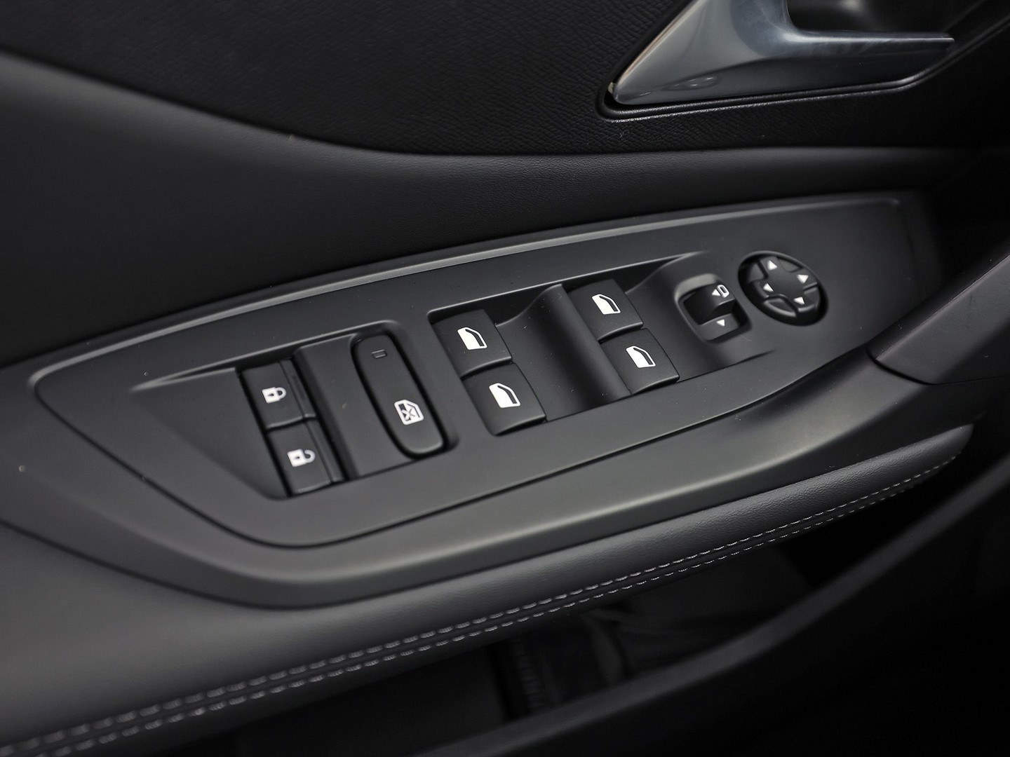Peugeot 308 SW 1.6 Plug-in Hybrid 180 Allure 180Pk Automaat (APPLE CARPLAY, GROOT NAVI, 360 CAMERA, LEDER, SPORTSTOELEN, GETINT GLAS, ADAPTIVE CRUISE, KEYLESS, NIEUWSTAAT)