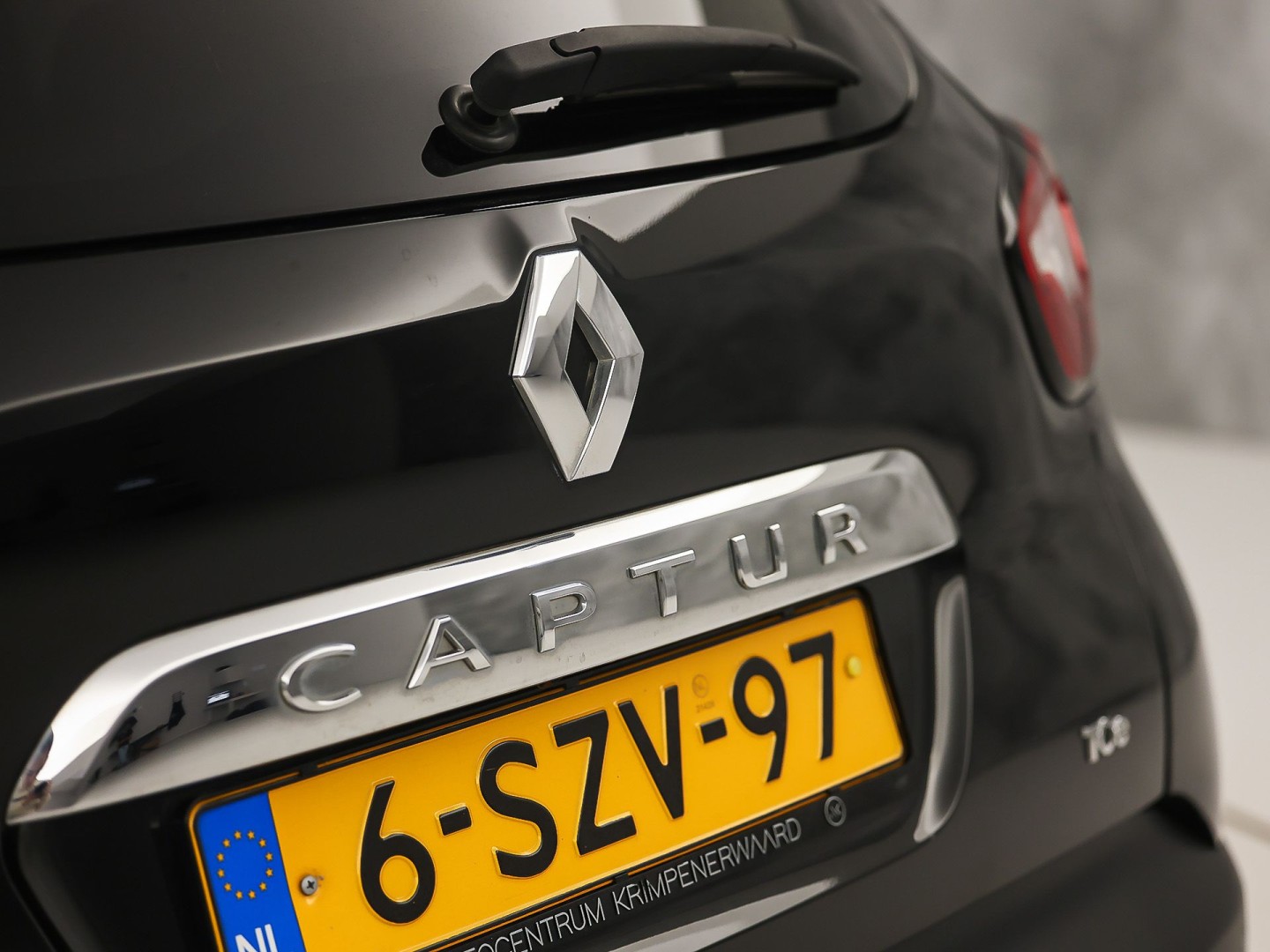 Renault Captur 0.9 TCe Dynamique Black Pack Automaat (NAP, NAVIGATIE, CLIMATE, GETINT GLAS, CAMERA, SPORTSTOELEN, CRUISE, ELEK PAKKET, NIEUWSTAAT)