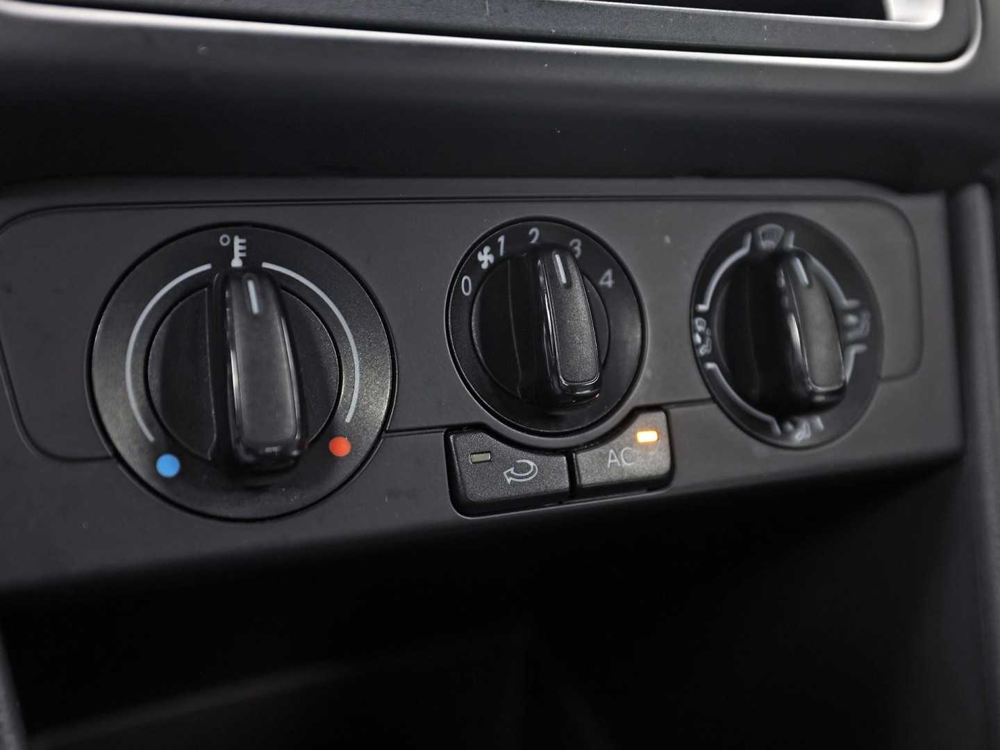Volkswagen Polo 1.2 Feel (5 DEURS, AIRCO, ELEK RAMEN, SPORTSTOELEN, NIEUWE APK, NIEUWSTAAT)