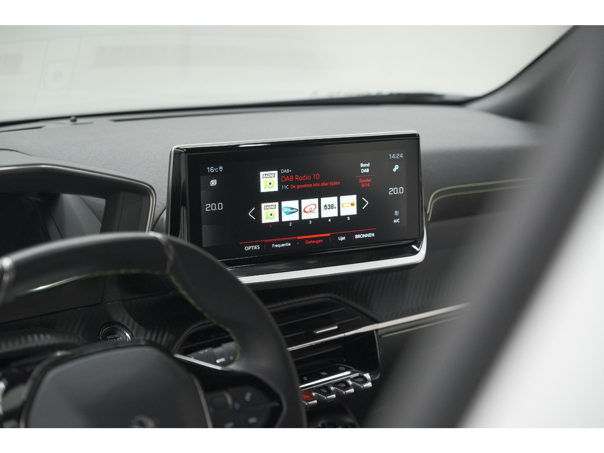Peugeot 2008 PureTech 130 GT | Elektrisch Panoramadak | Camera | Dodehoekdetectie | Navigatie