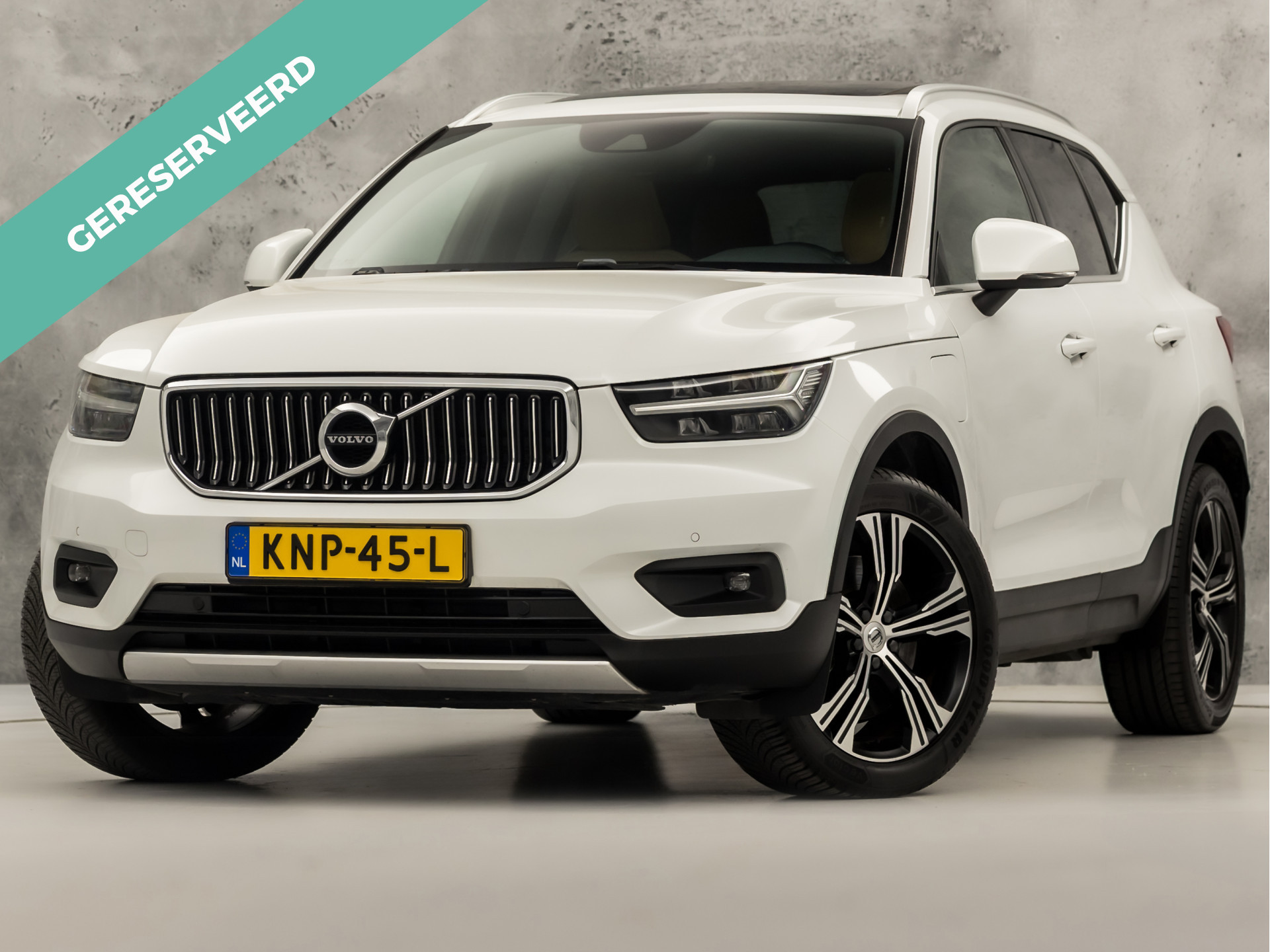 Volvo XC40 1.5 T5 Recharge Inscription Sport 262Pk Automaat (PANORAMADAK, APPLE CARPLAY, MEMORY SEAT, ZWART HEMEL, CAMERA, LEDER, SPORTSTOELEN, ELEK ACHTERKLEP, NIEUWSTAAT)