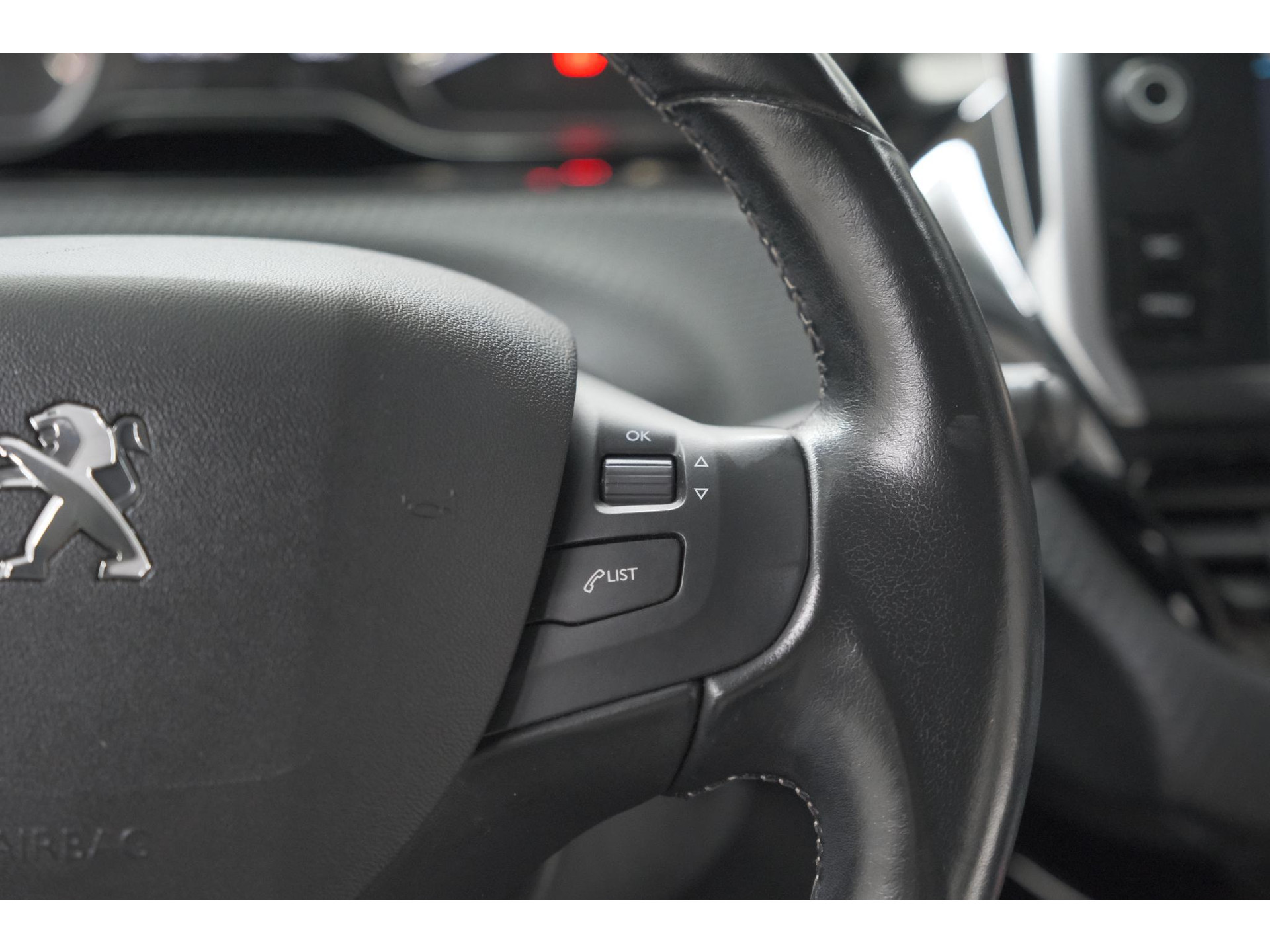 Peugeot 208 PureTech 110 Tech Edition | Camera | Apple Carplay | Parkeersensoren
