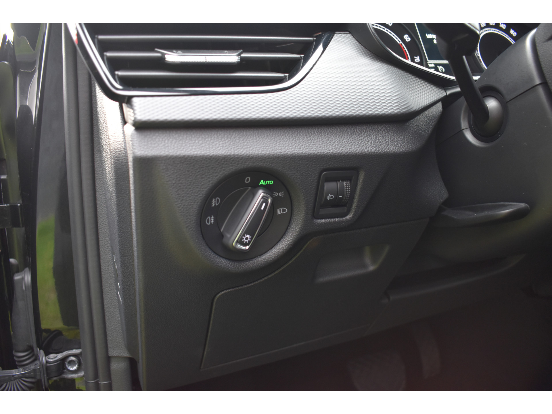 ŠKODA Scala 1.0 TSI Ambition Automaat Carplay Navigatie Front/lane assist Stoelverwarming Parkeer sensoren