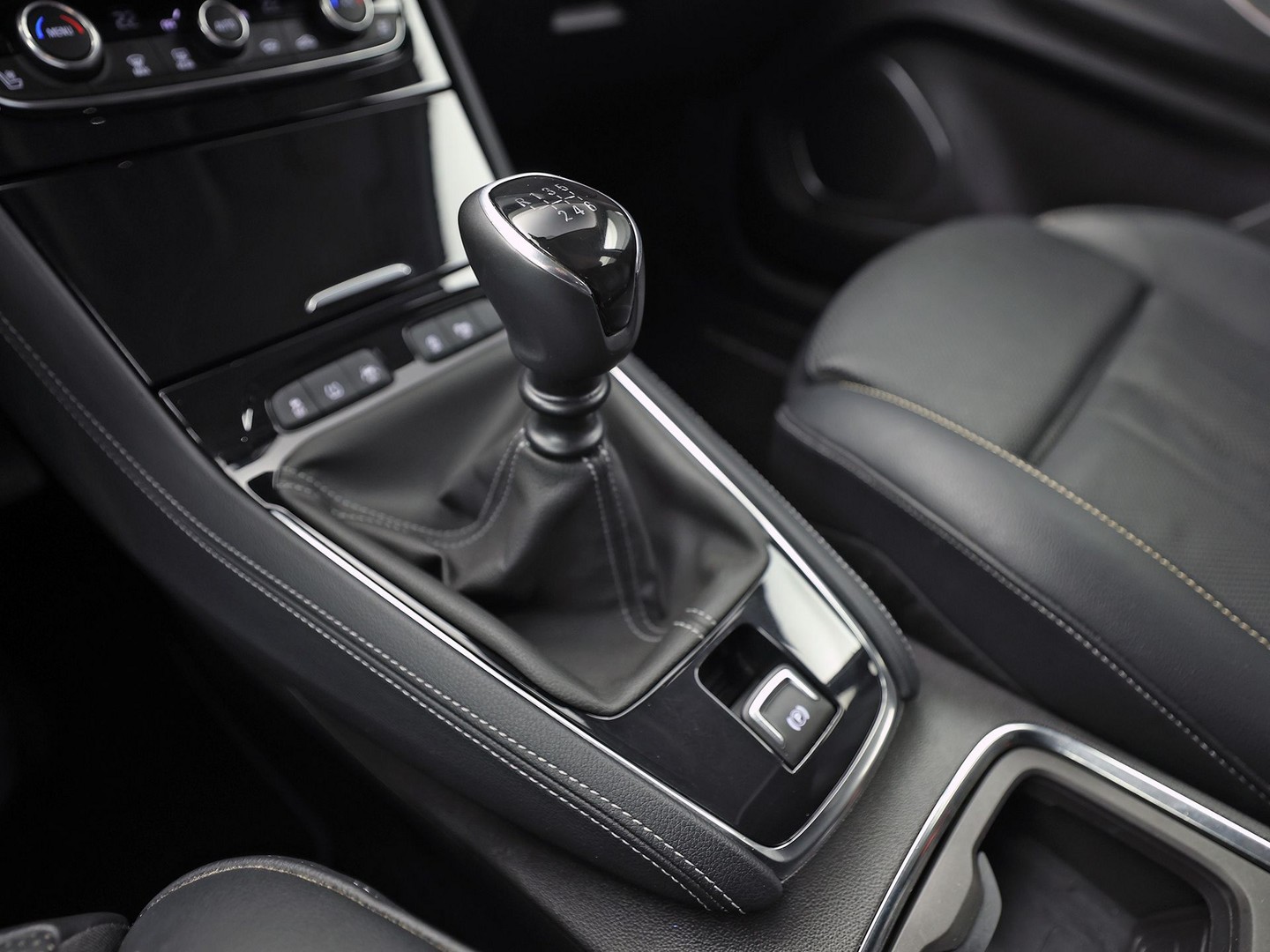 Opel Grandland X 1.2 Turbo Innovation (MEMORY SEAT, NAP, STOELVERWARMING/KOELING, APPLE CARPLAY, KEYLESS, GETINT GLAS, LANE ASSIST, STUURWIEL VERWARMD, NIEUWE APK, NIEUWSTAAT)
