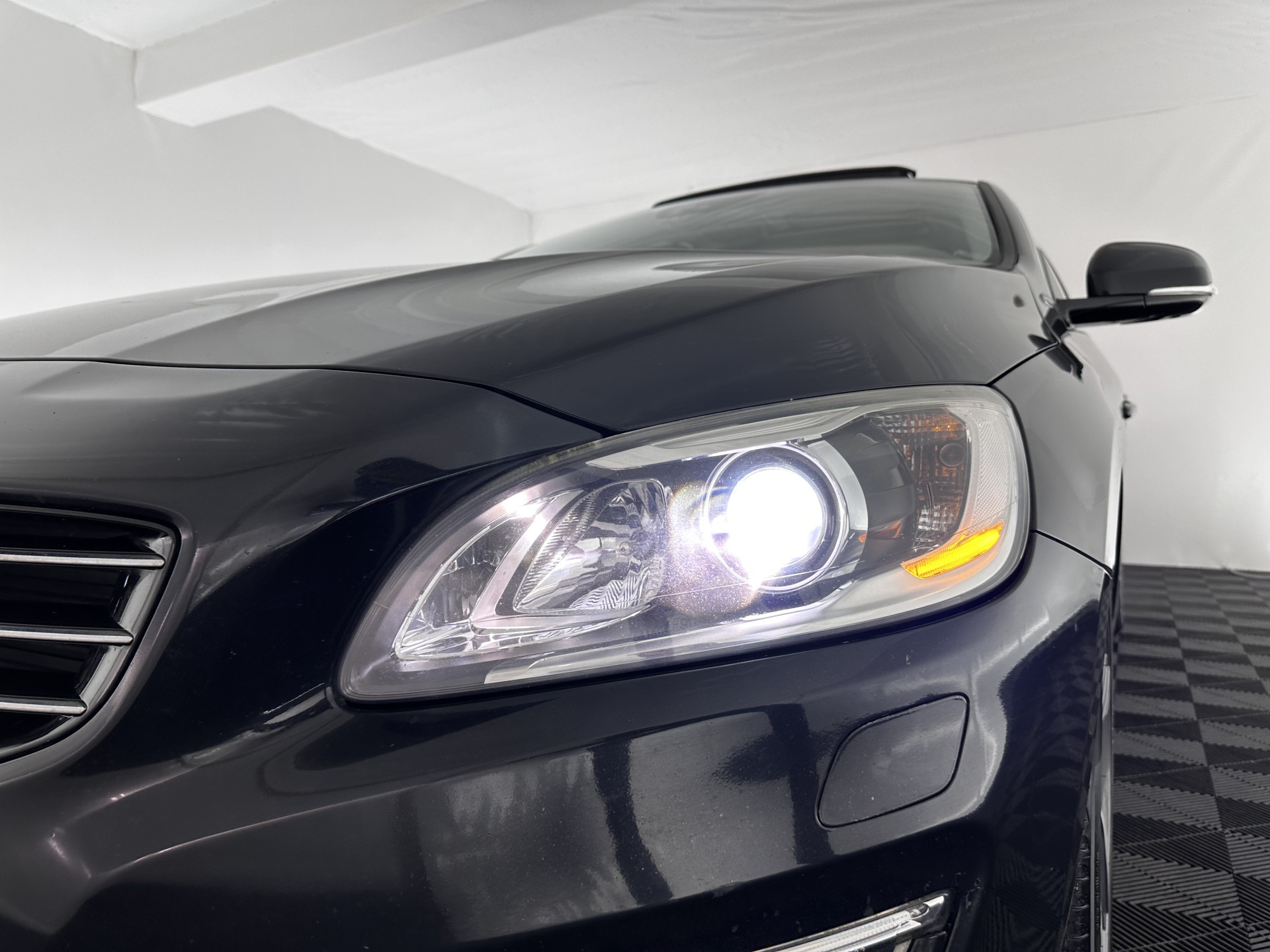 Volvo V60 2.4 D6 AWD Hybrid Summum ( Plug-In) Aut. *PANO | BI-XENON | LEATHER | PREMIUM-SOUND-AUDIO | NAVI-FULLMAP | MEMORY-PACK | ADAPTIVE-CRUISE | CAMERA | HEATED-SPORTSEATS | TOWBAR | BLINDSPOT | 18"ALU*