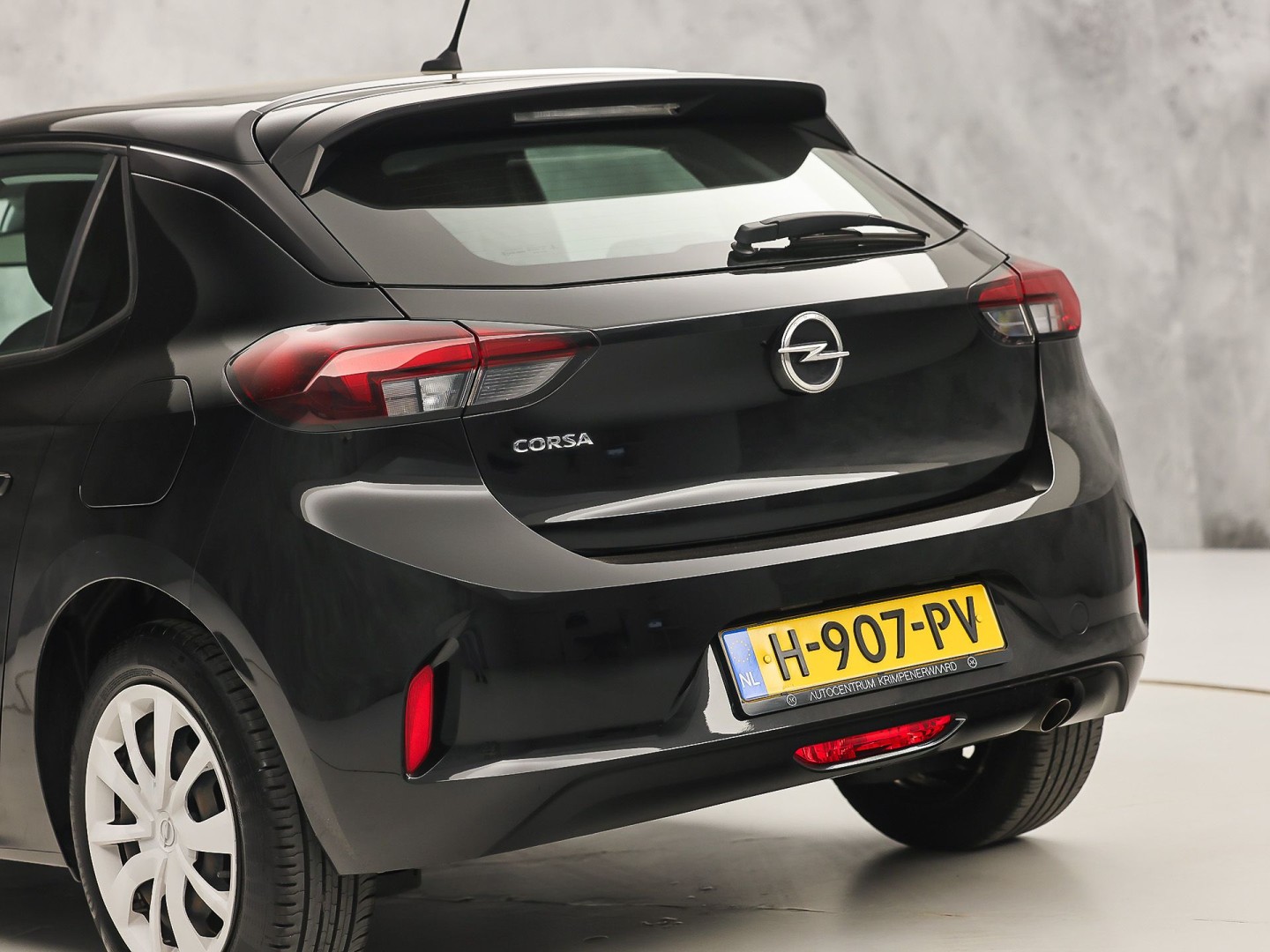 Opel Corsa 1.2 Sport (APPLE CARPLAY, LEDER STUURWIEL, SPORTSTOELEN, ELEK PAKKET, LANE ASSIST, NIEUWSTAAT)