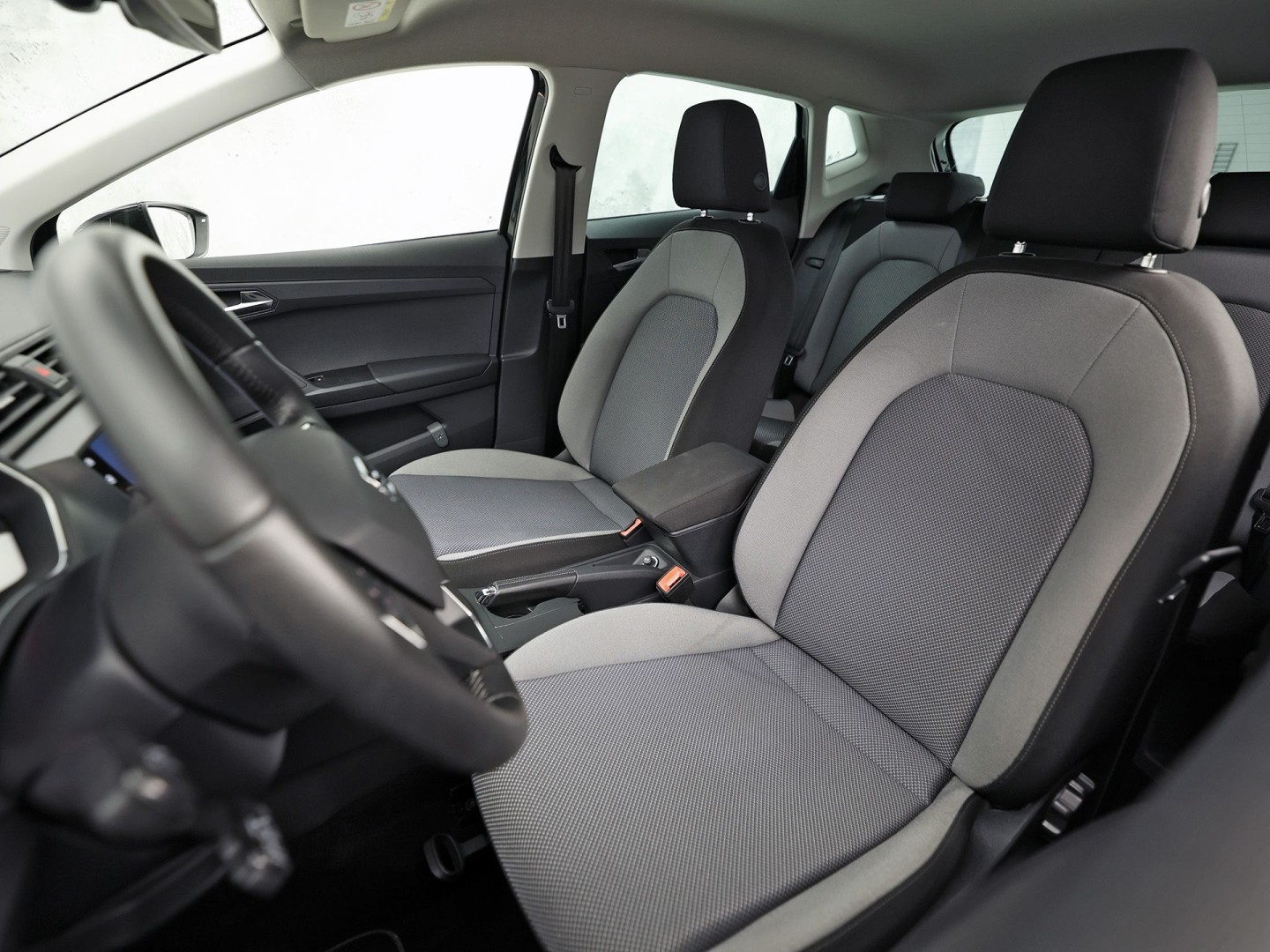 SEAT Ibiza 1.0 TSI Sport (GROOT NAVI, APPLE CARPLAY, GETINT GLAS, CAMERA, CRUISE, LM VELGEN, NIEUWE APK, NIEUWSTAAT)