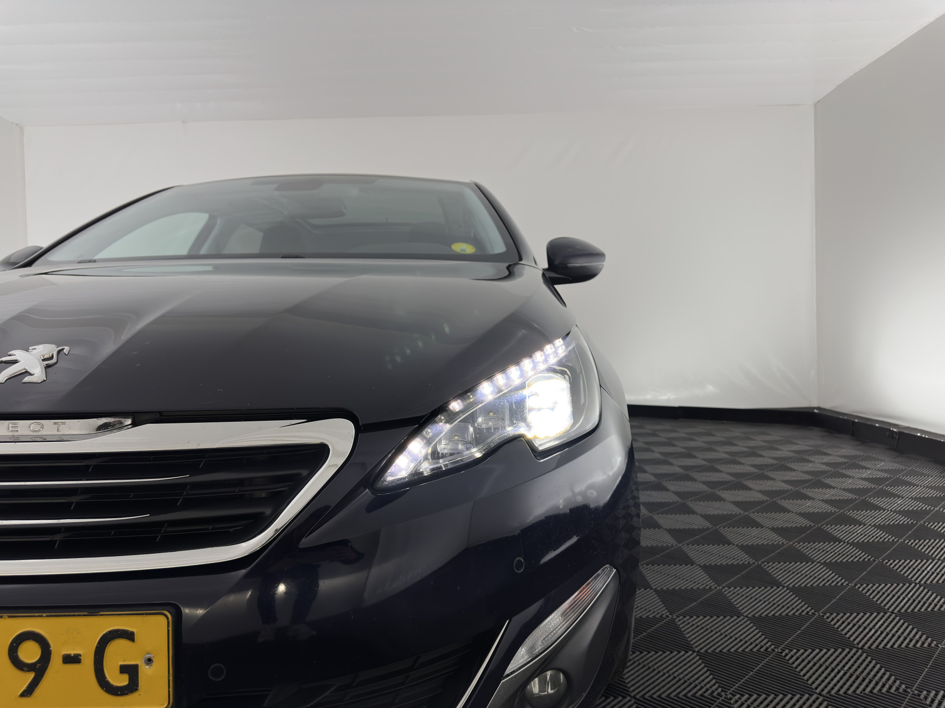 Peugeot 308 SW 1.6 BlueHDI Blue Lease Premium Aut. *PANO | FULL-LED | NAVI-FULLMAP | SPORT-SEATS | PRIVACY-GLASS | ECC | PDC | CRUISE | 16''ALU*