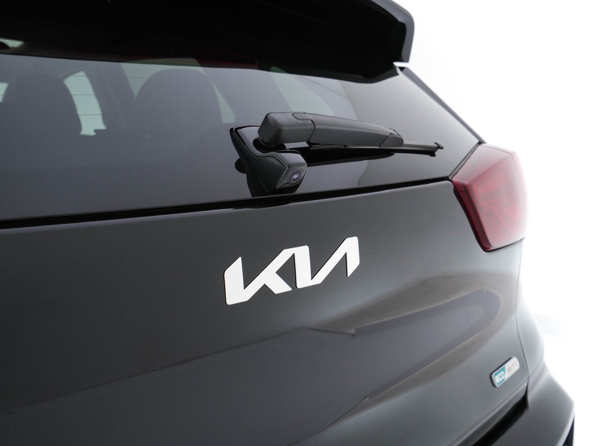 Kia e-Niro ExecutiveLine 64 kWh [ 3-Fase ] {SOH-100%} (INCL-BTW) Aut. *PANO | LEATHER | JBL-AUDIO | FULL-LED | NAVI-FULLMAP | DAB | ADAPTIVE-CRUISE | CAMERA | MEMORY-PACK | LANE-ASSIST | CCS-FASTLOADER | KEYLESS | DIGI-COCKPIT | 17"ALU*