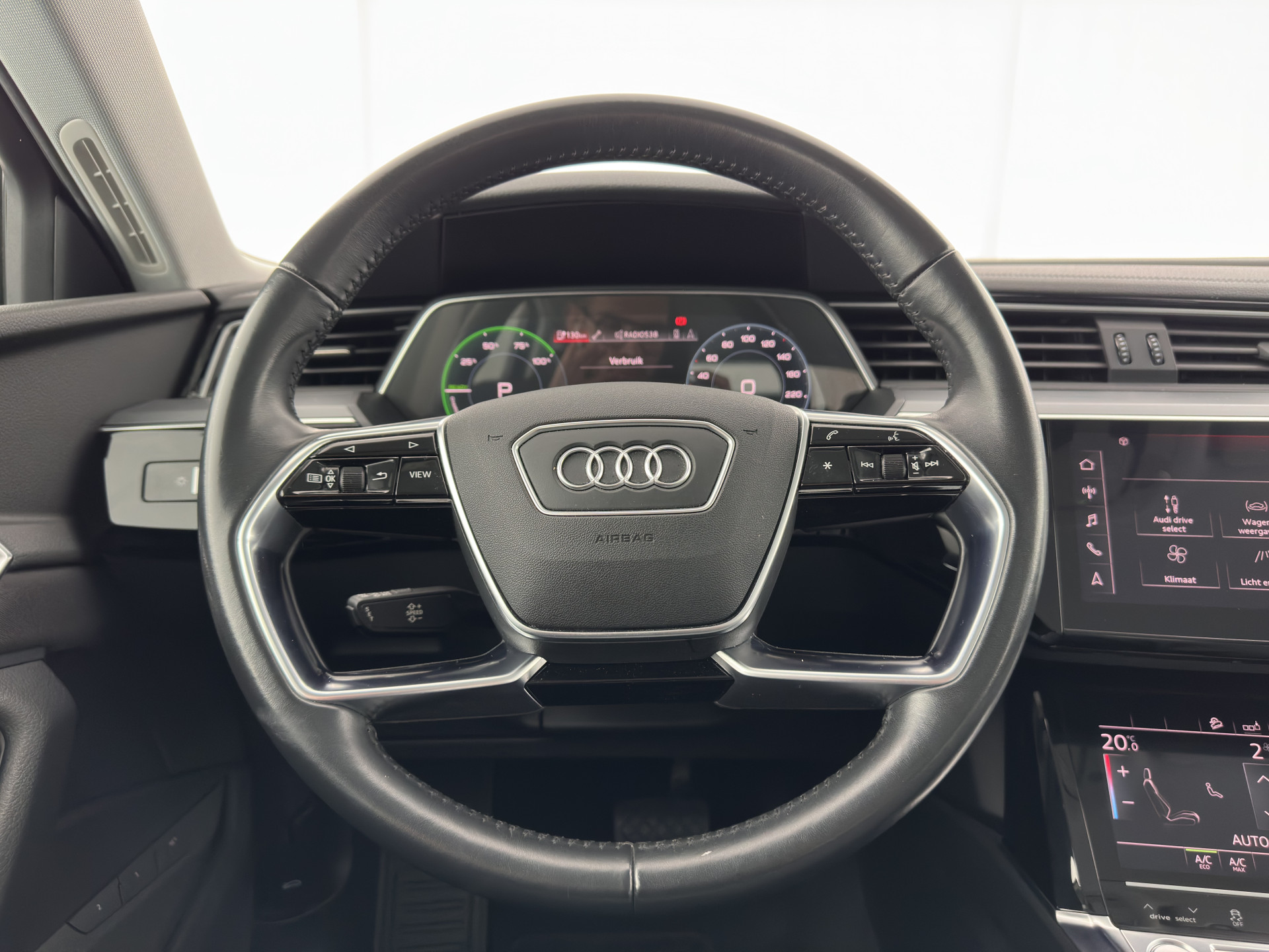 Audi e-tron 50 Quattro *ELECTRO-MOTOR AUDIBLE* Launch edition 71 kWh [ 3-Fase ] {SOH-100%} (INCL-BTW) Aut. *FULL-LED | DIGI-COCKPIT | NAVI-FULLMAP | HEATED-COMFORTSEATS | KEYLESS | AUDI-SOUND | SHIFT-PADDLES | ECC | PDC | CRUISE | 20''ALU*