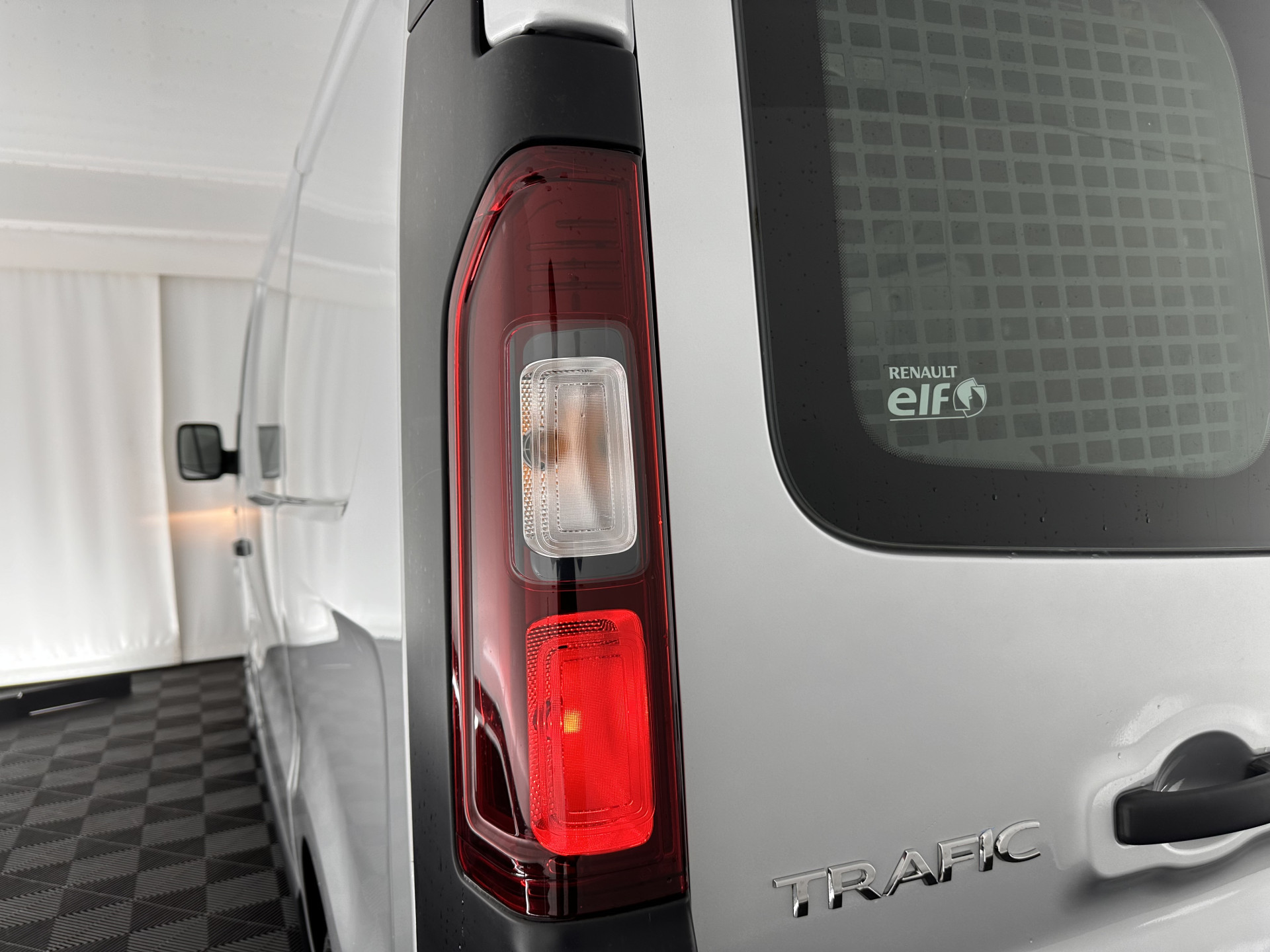 Renault Trafic 1.6 dCi T29 L1H1 Comfort-Pack *NAVI-FULLMAP | AIRCO | CRUISE | 3-PERS | PDC | 1.260 Kg-Cargo-Capacity*