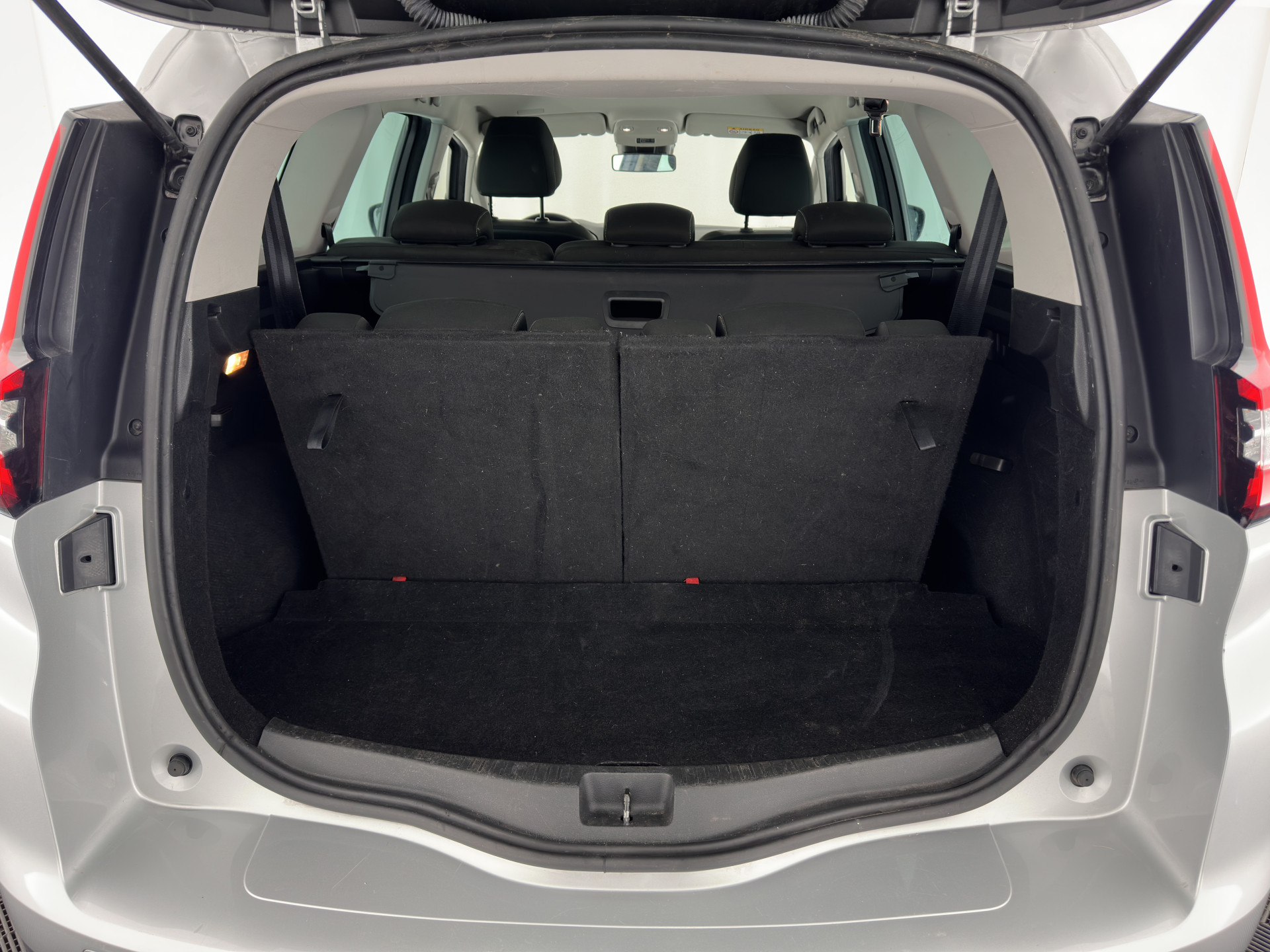 Renault Grand Scénic 1.3 TCe Business Zen [ 7-Pers. ] (INCL-BTW) *NAVI-FULLMAP | COMFORT-SEATS | DIGI-COCKPIT | ECC | PDC | CRUISE | PRIVACY-GLASS | DAB | CARPLAY*