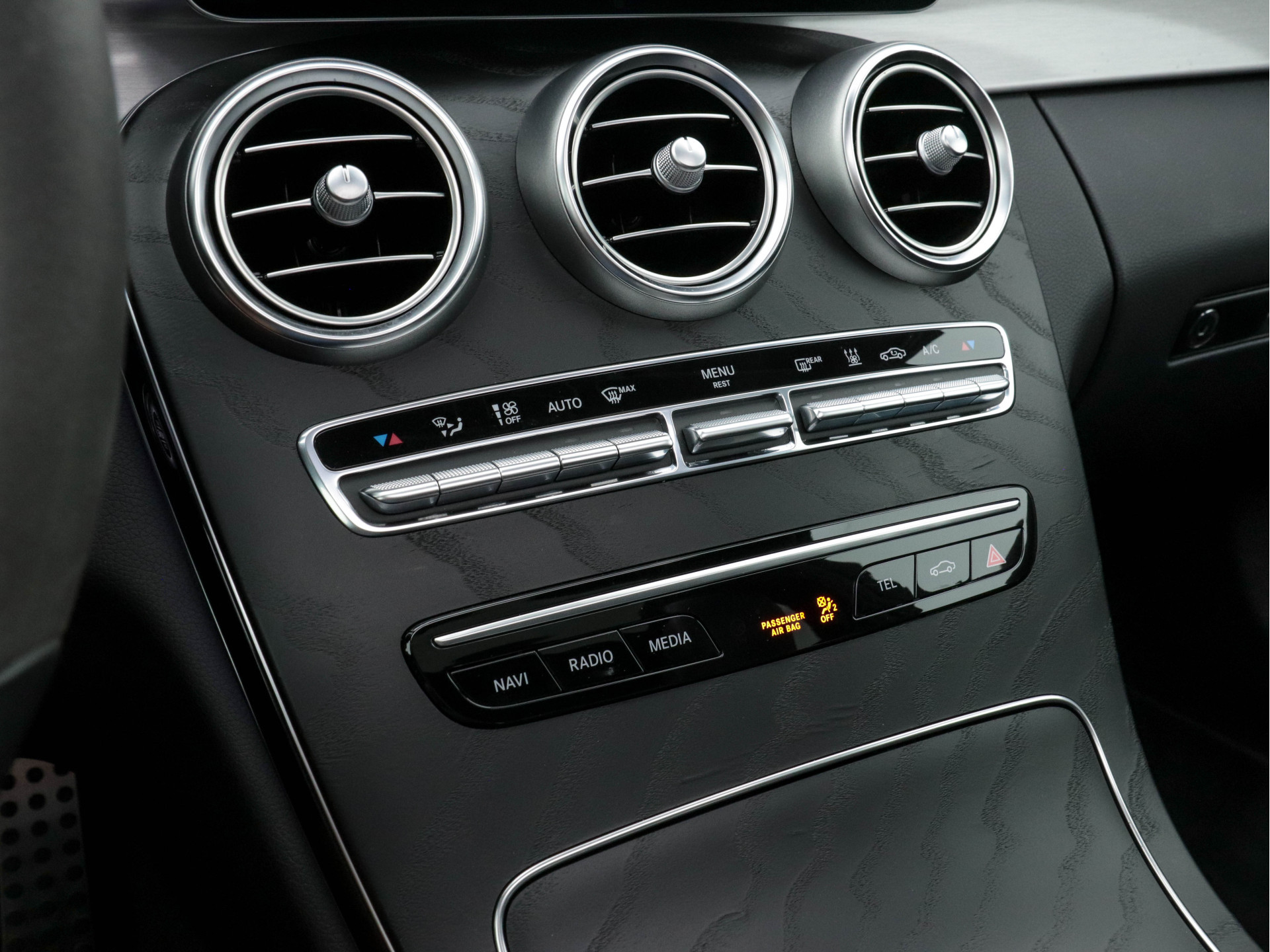 Mercedes-Benz C-klasse Estate 300 e Business Solution AMG Limited Plug in (INCL-BTW) Aut. *PANO | LEATHER-ALCANTARA | FULL-LED | NAVI-FULLMAP | TOP-VIEW | BLIND-SPOT | PREMIUM-AUDIO | DAB | CARPLAY | AMBIENT-LIGHT | DIGI-COCKPIT | SPORT-SEATS | 18"ALU*