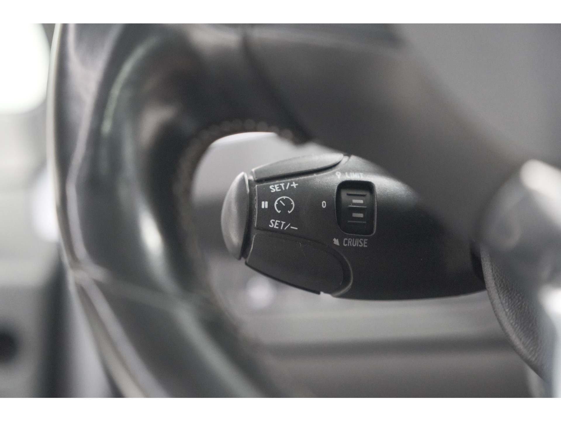 Peugeot 2008 PureTech 110 Allure | Panoramadak | Apple Carplay | Navigatie | Parkeersensoren