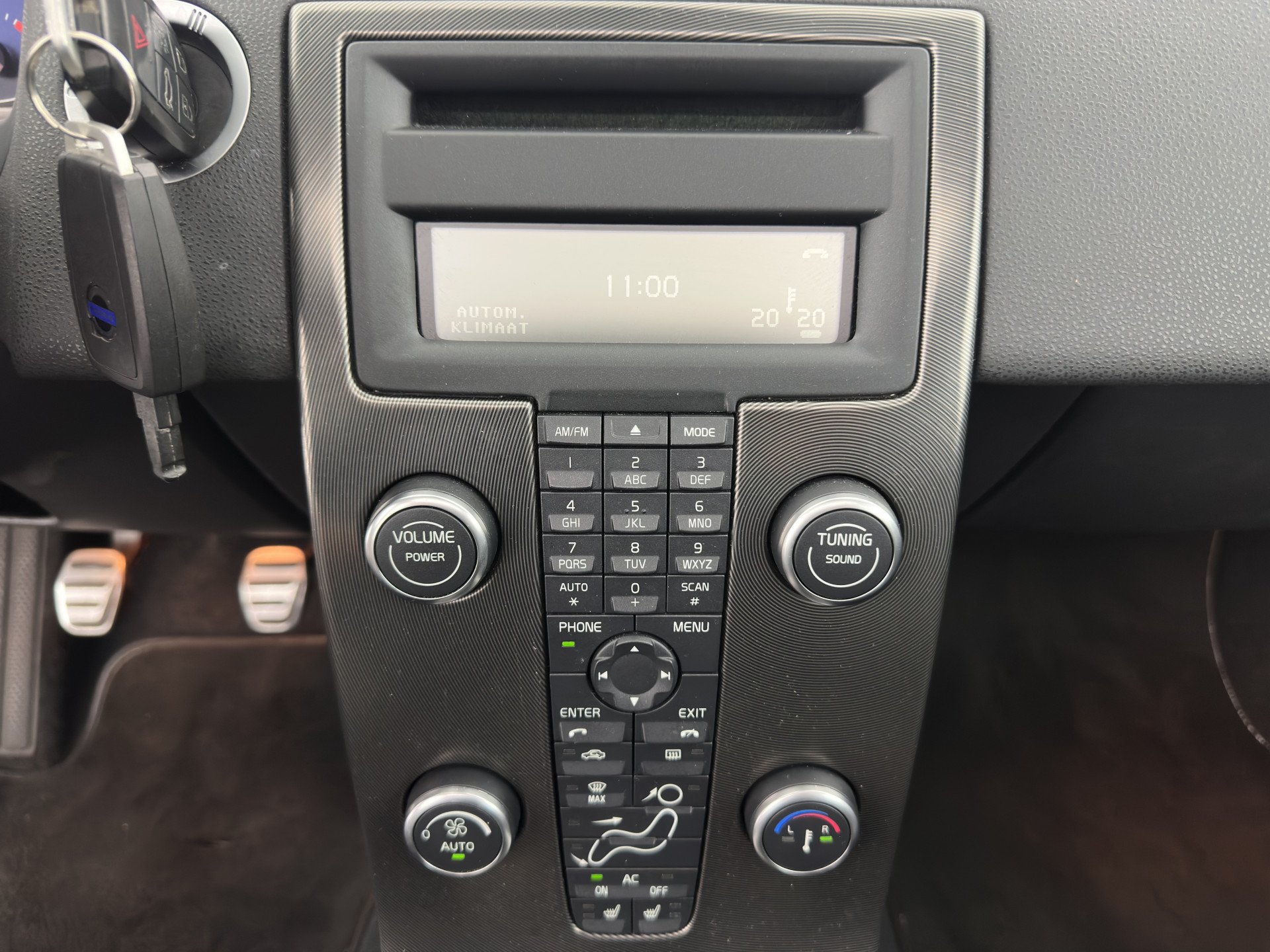 Volvo C30 1.6 D2 R-Design Sport-pack *PANO | BI-XENON | LEATHER-FABRIC | NAVI-FULLMAP | HEATED-SPORTSEATS | ECC | CARBON-INLAY | PDC | PREMIUM-AUDIO | CRUISE | 17''ALU*