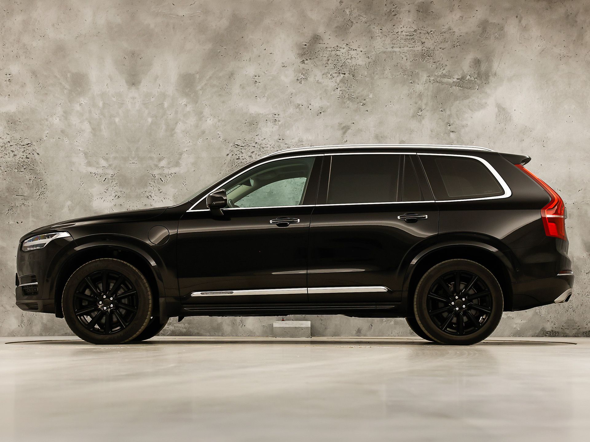 Volvo XC90 2.0 T8 Twin Engine AWD Inscription Automaat 407Pk (PANORAMADAK, APPLE CARPLAY, MEMORY SEATS, STOELVERWARMING/KOELING, CAMERA, GETINT GLAS, LEDER, TREKHAAK, NIEUWE APK)