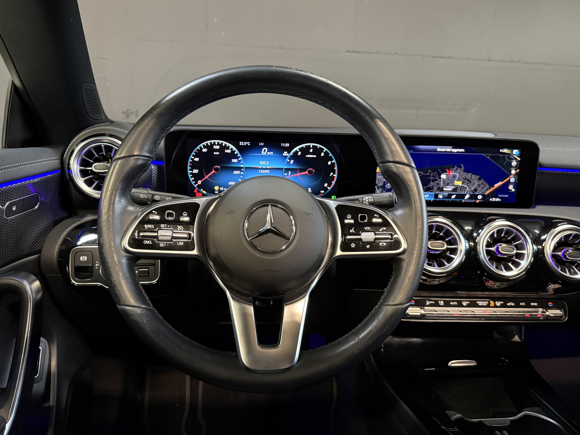 Mercedes-Benz CLA-klasse Shooting Brake 180 Luxury Line | Panoramadak | Leder | Camera | Sfeerverlichting