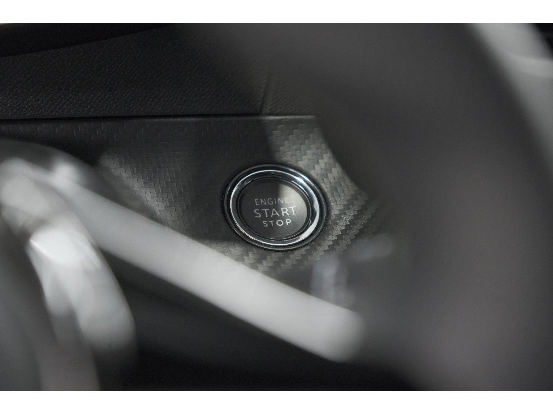 Peugeot e-2008 EV GT 50 kWh | 11 KW Laadfunctie | 360 Camera | Dodehoekdetectie | Apple Carplay